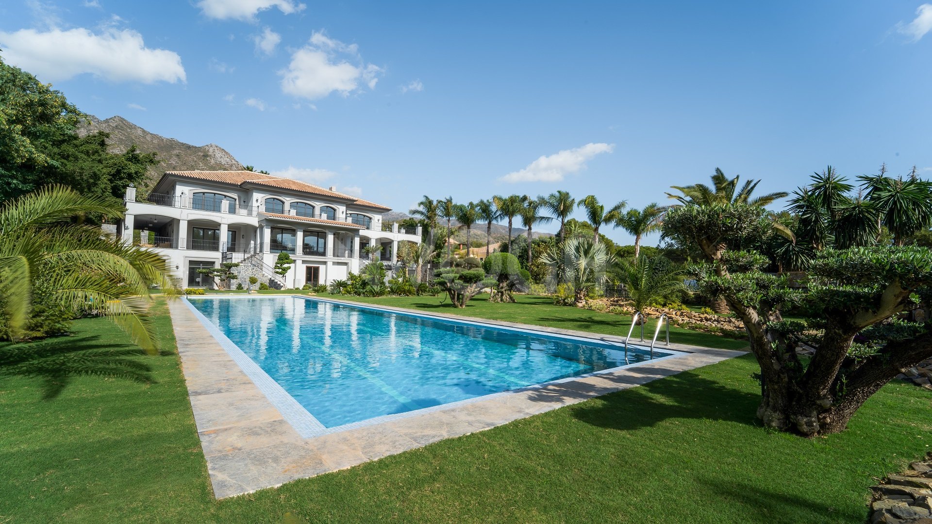 Villa de lujo de 6 dormitorios en la Milla de Oro de Marbella