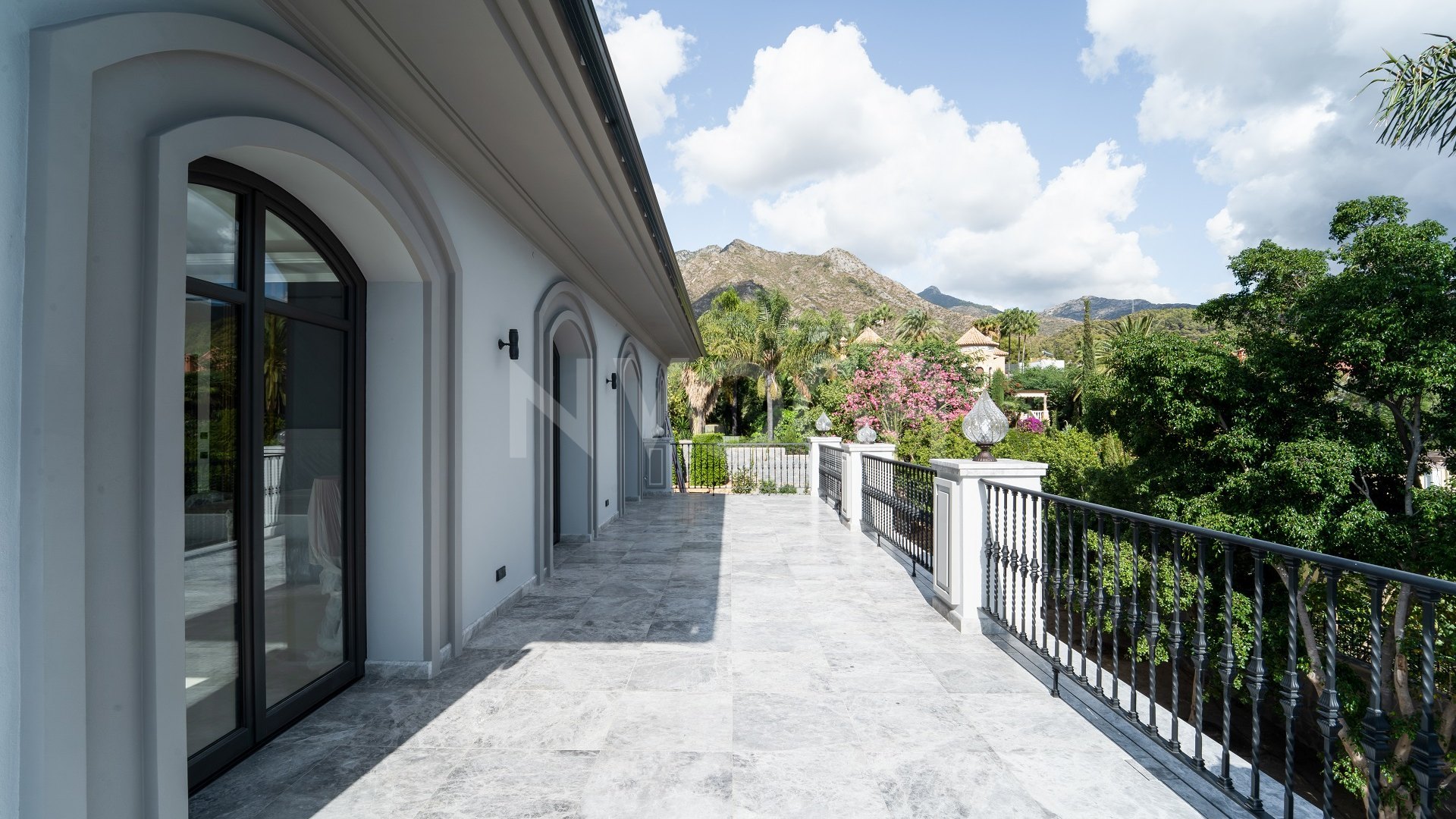 Villa de lujo de 6 dormitorios en la Milla de Oro de Marbella