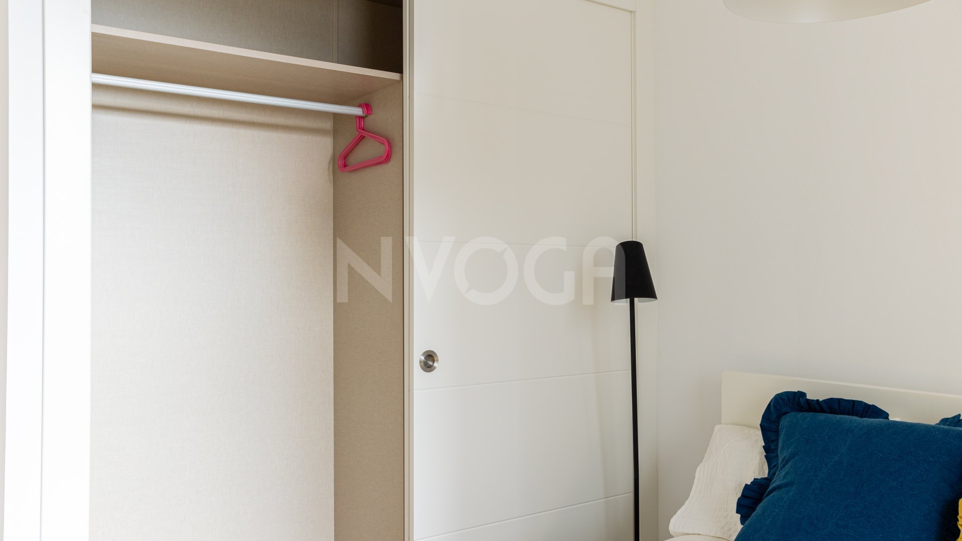 A un paso del mar en Elviria Playa, apartamento en Planta Baja en Residencial Estrella del Mar, Marbella