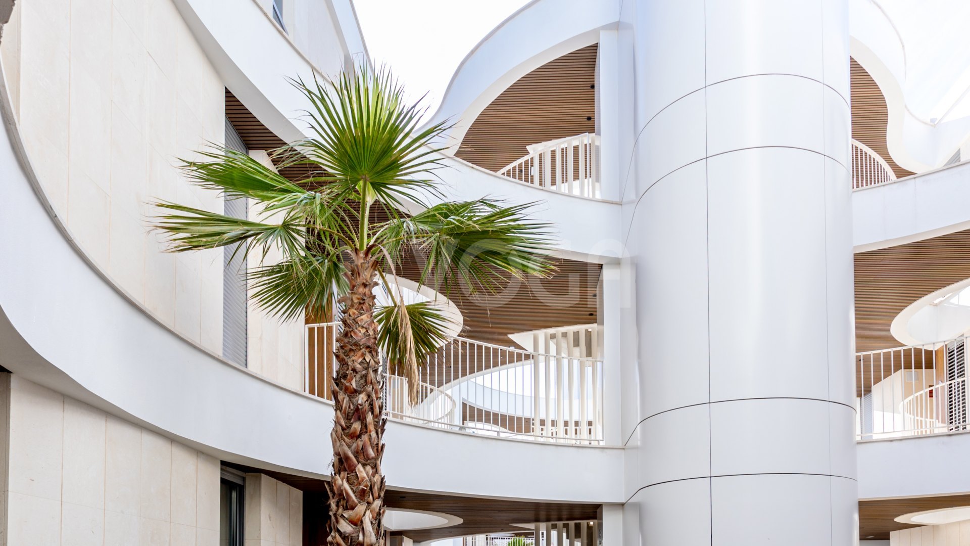 A un paso del mar en Elviria Playa, apartamento en Planta Baja en Residencial Estrella del Mar, Marbella