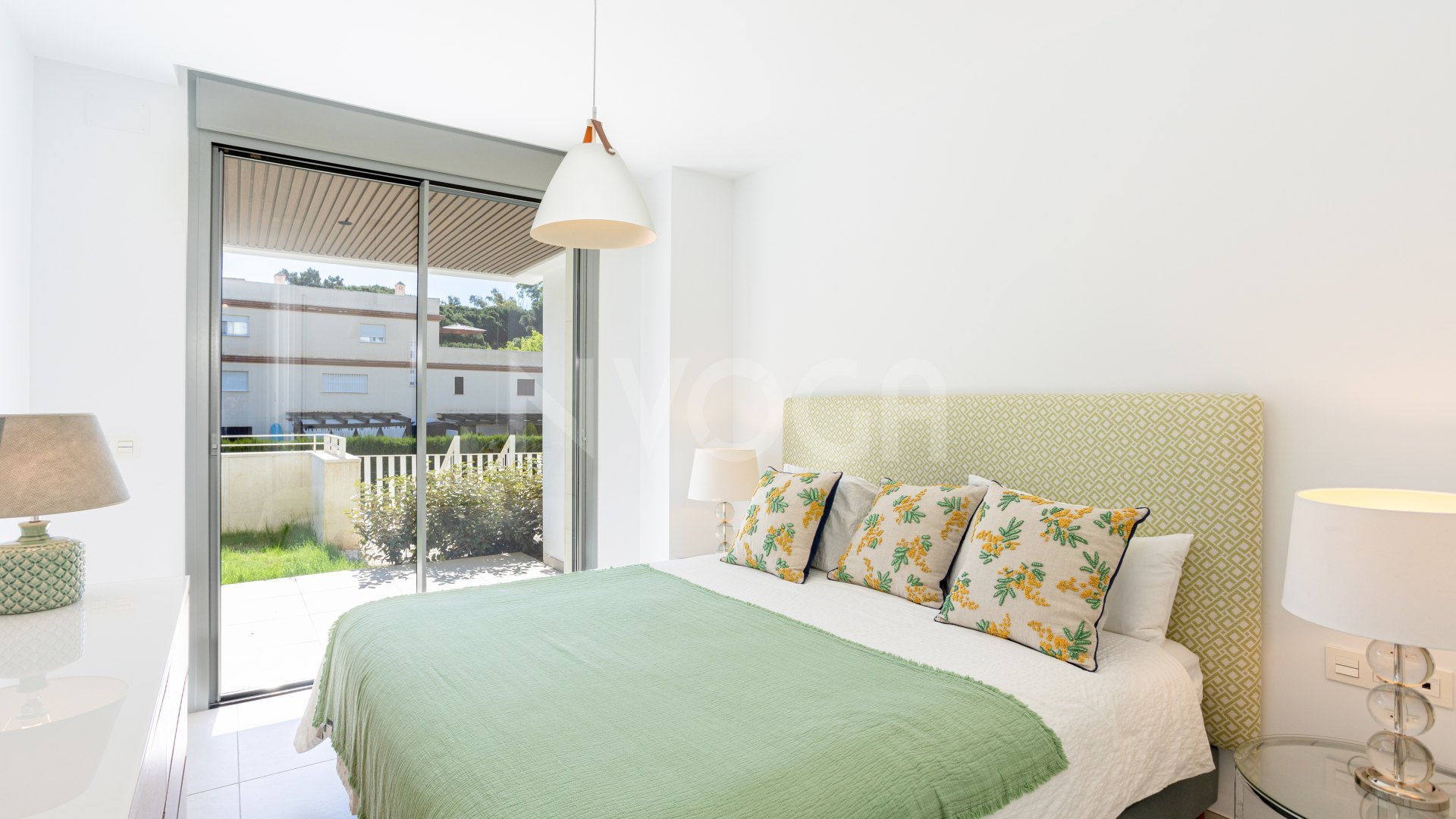 A un paso del mar en Elviria Playa, apartamento en Planta Baja en Residencial Estrella del Mar, Marbella