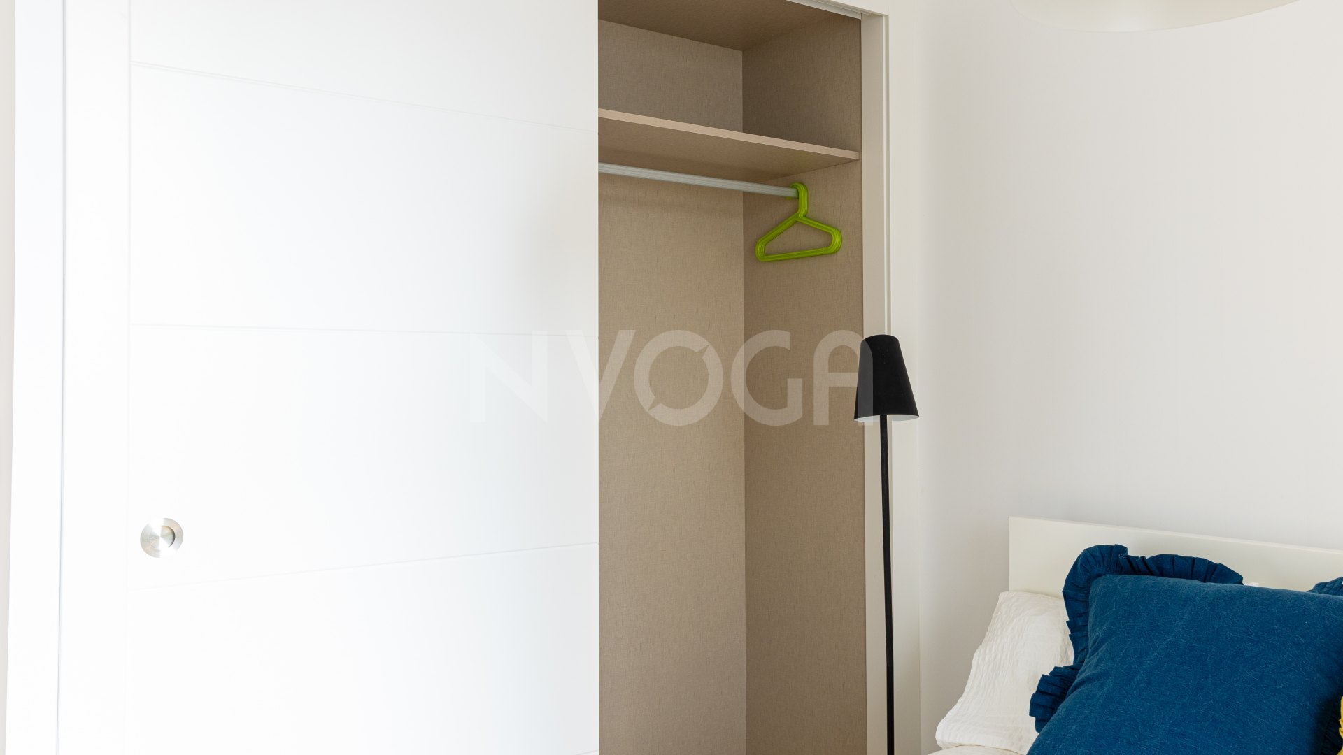 A un paso del mar en Elviria Playa, apartamento en Planta Baja en Residencial Estrella del Mar, Marbella