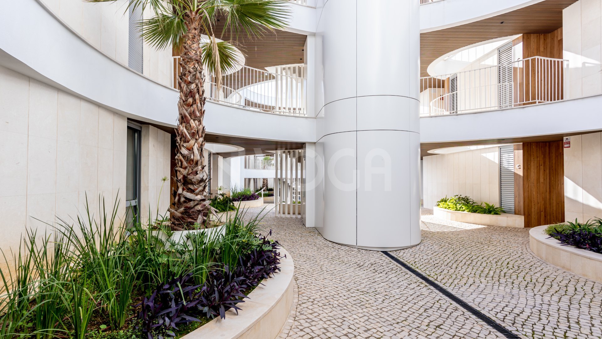 A un paso del mar en Elviria Playa, apartamento en Planta Baja en Residencial Estrella del Mar, Marbella
