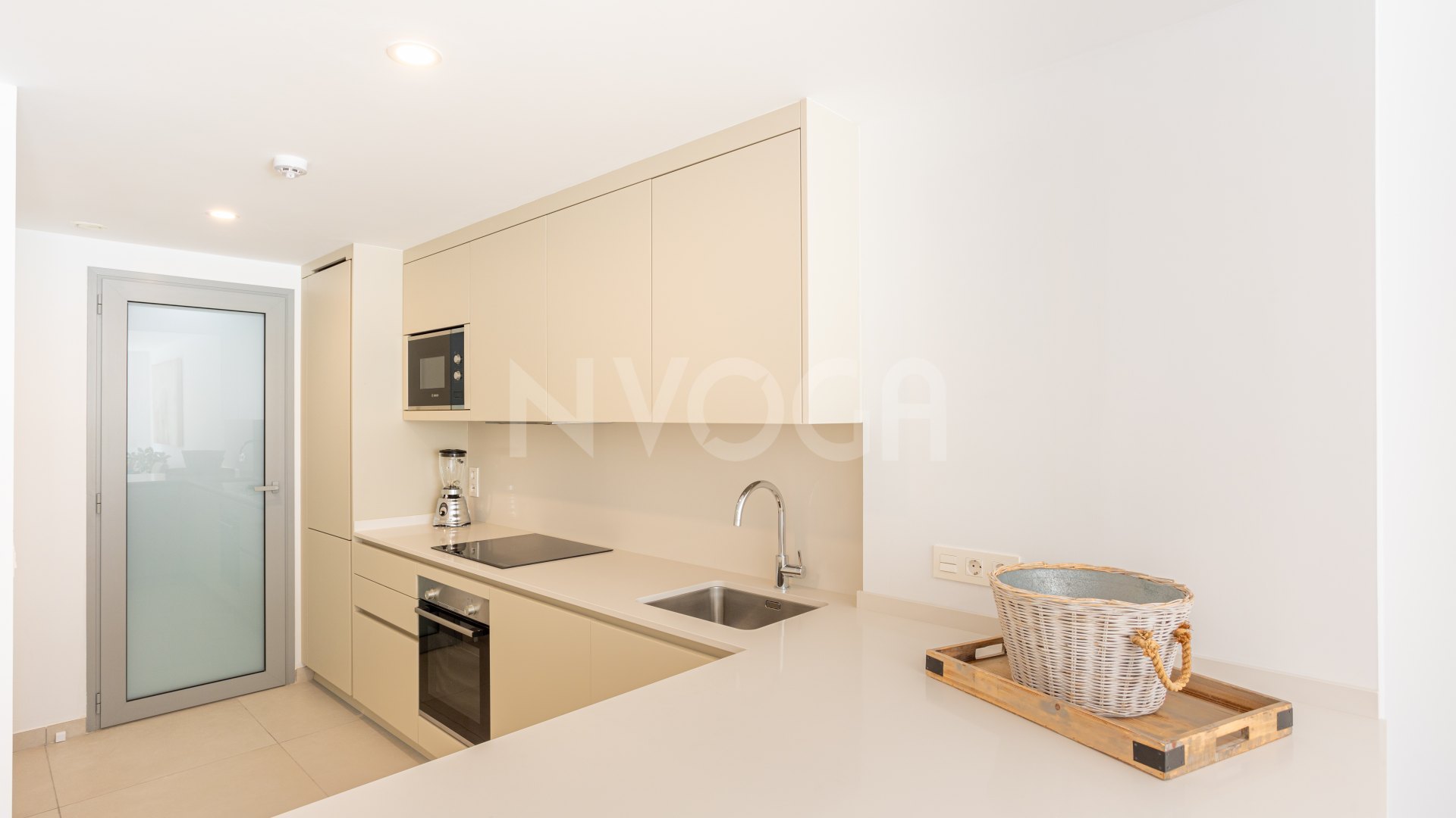 A un paso del mar en Elviria Playa, apartamento en Planta Baja en Residencial Estrella del Mar, Marbella