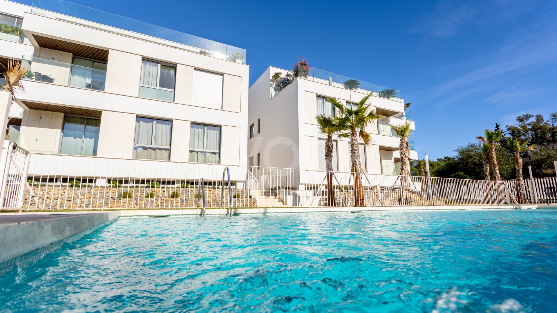 A un paso del mar en Elviria Playa, apartamento en Planta Baja en Residencial Estrella del Mar, Marbella