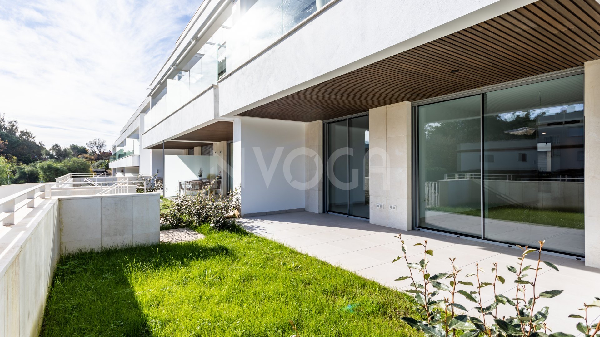 A un paso del mar en Elviria Playa, apartamento en Planta Baja en Residencial Estrella del Mar, Marbella