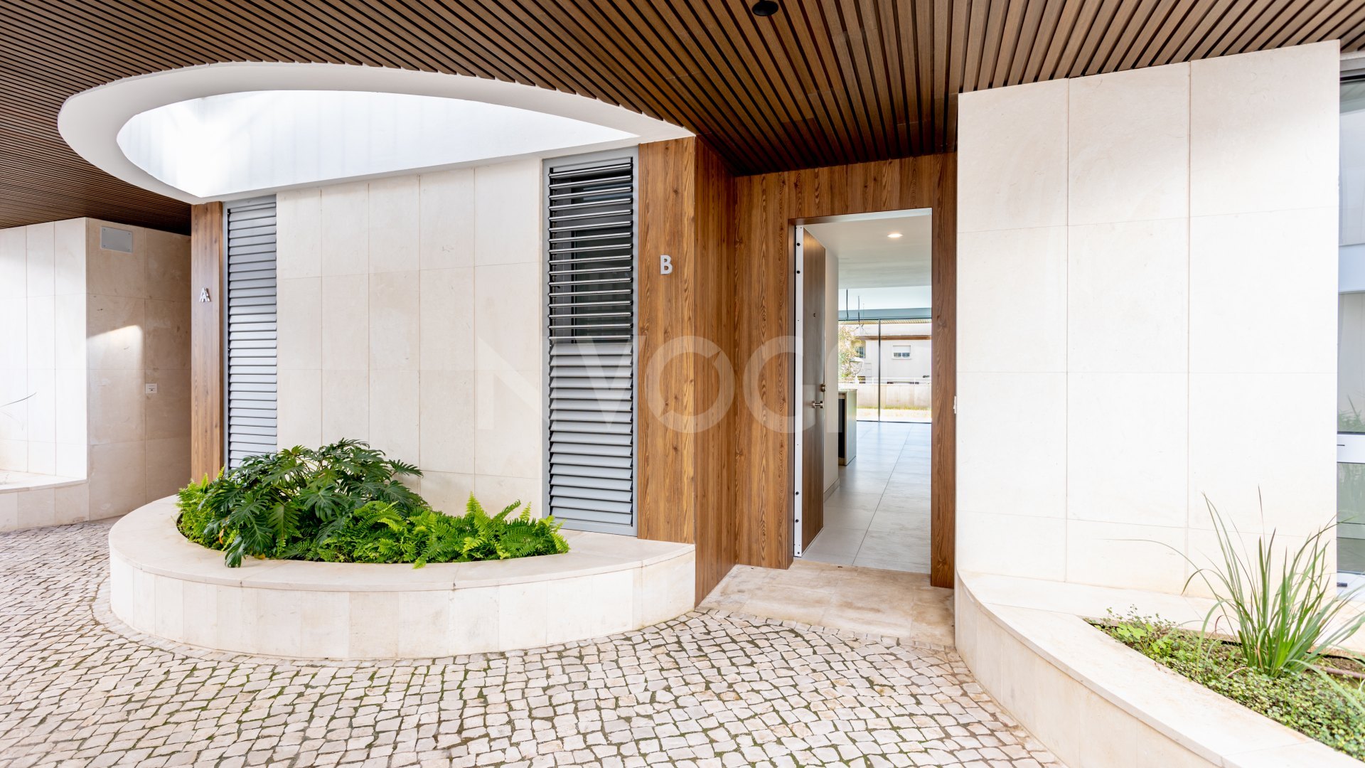A un paso del mar en Elviria Playa, apartamento en Planta Baja en Residencial Estrella del Mar, Marbella