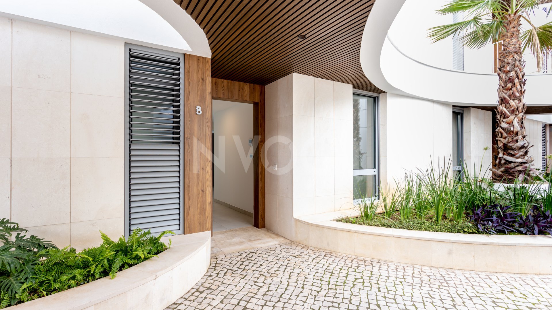 A un paso del mar en Elviria Playa, apartamento en Planta Baja en Residencial Estrella del Mar, Marbella
