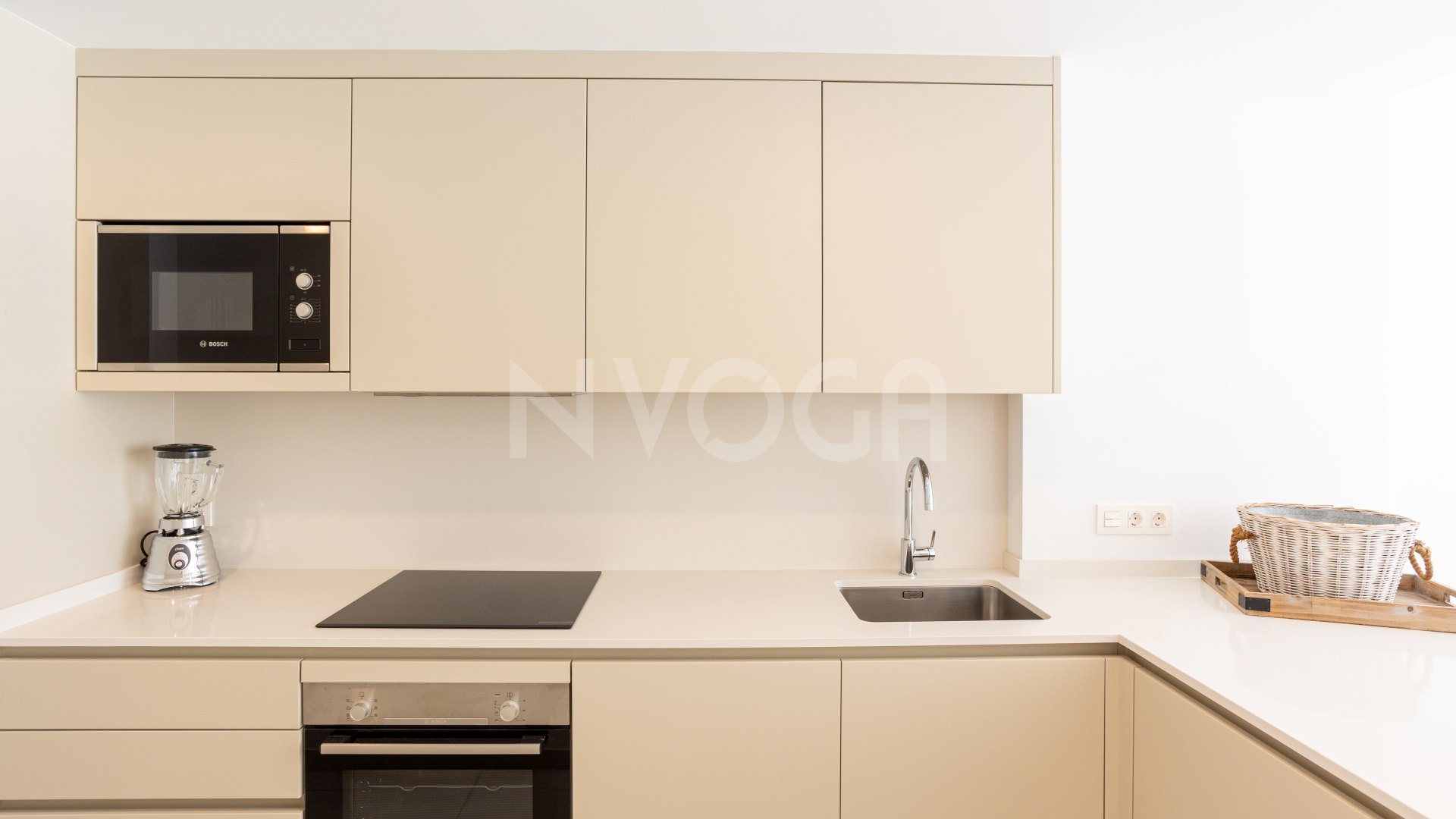 A un paso del mar en Elviria Playa, apartamento en Planta Baja en Residencial Estrella del Mar, Marbella