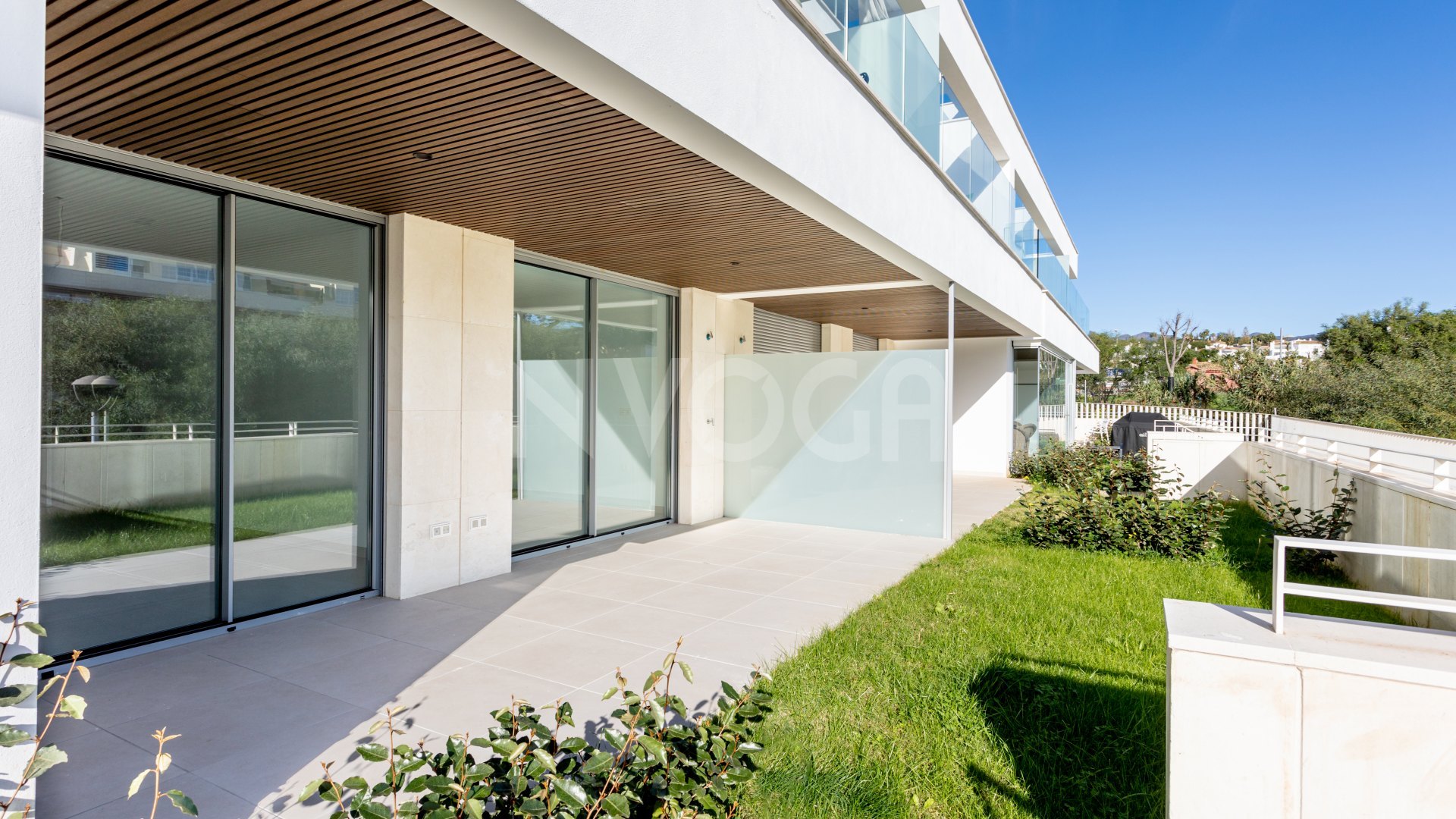 A un paso del mar en Elviria Playa, apartamento en Planta Baja en Residencial Estrella del Mar, Marbella