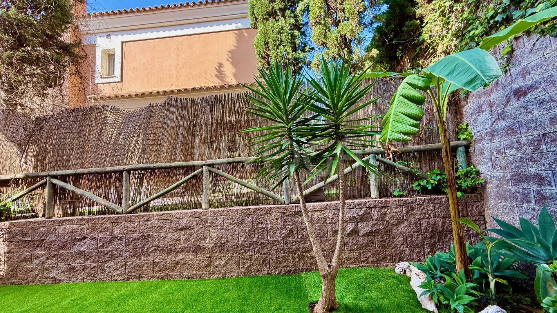 Spectacular Townhouse in Santa Clara Golf - Marbella East, Ready to move in!