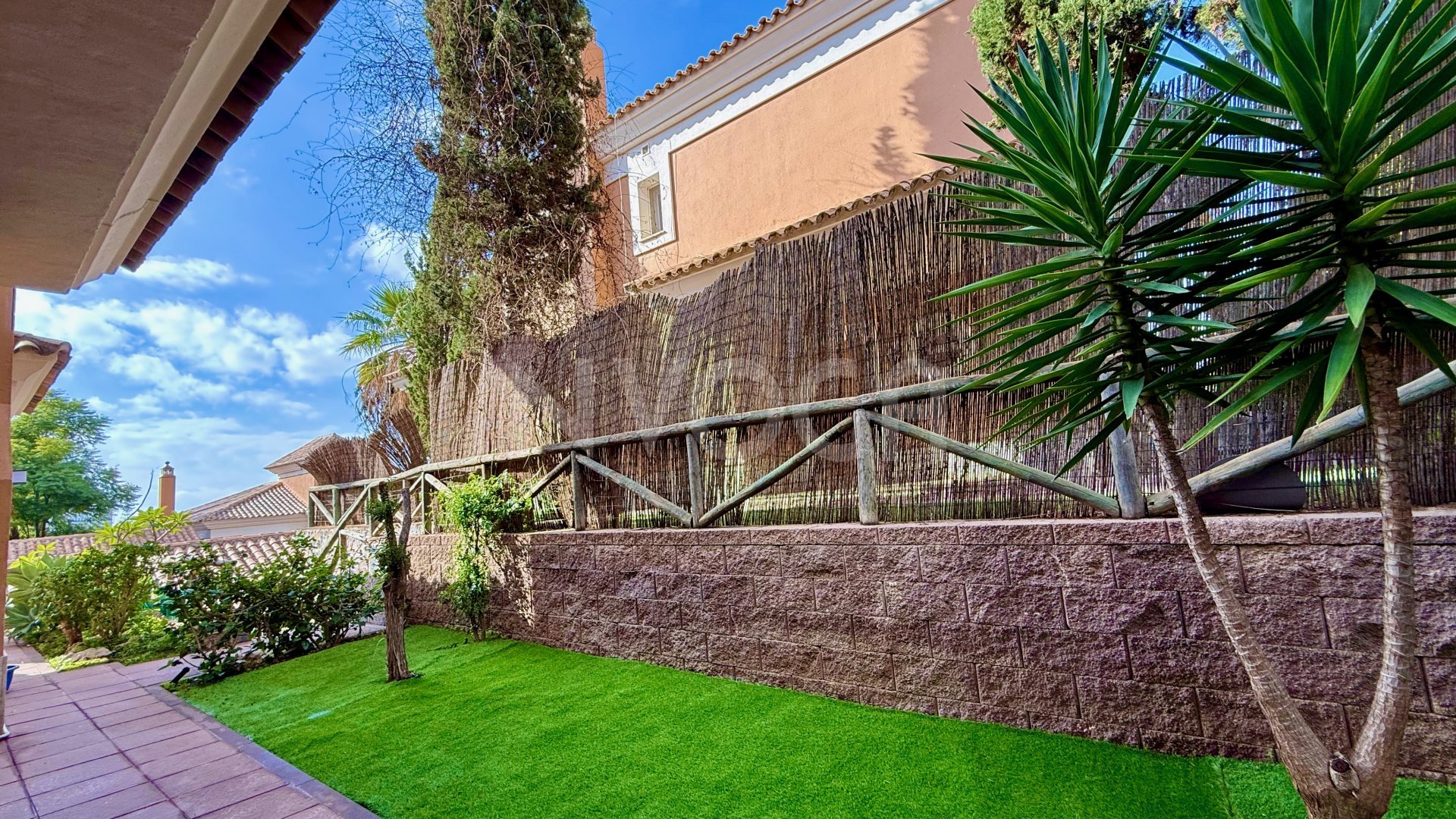 Spectacular Townhouse in Santa Clara Golf - Marbella East, Ready to move in!
