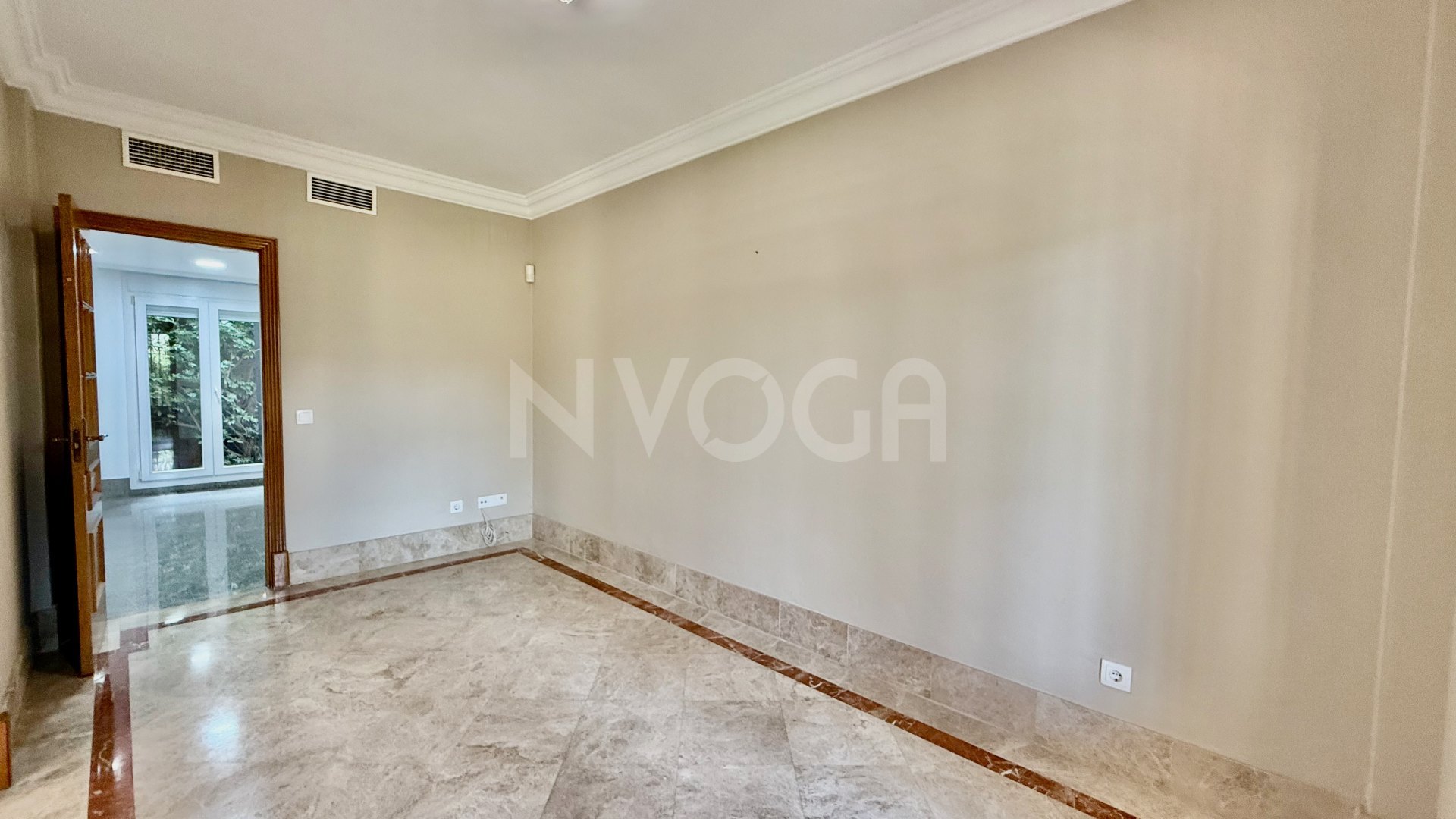 Spectacular Townhouse in Santa Clara Golf - Marbella East, Ready to move in!