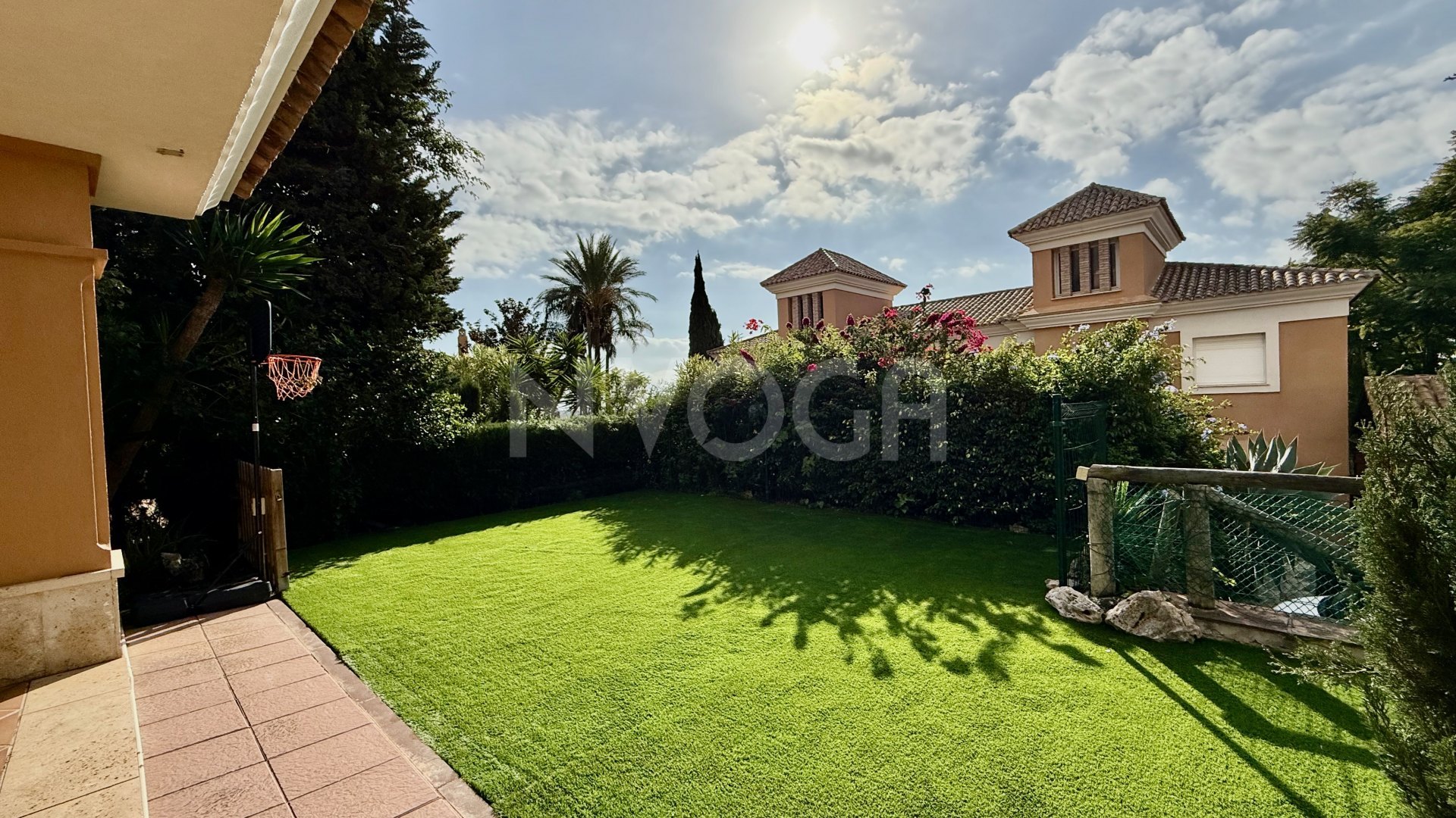 Spectacular Townhouse in Santa Clara Golf - Marbella East, Ready to move in!