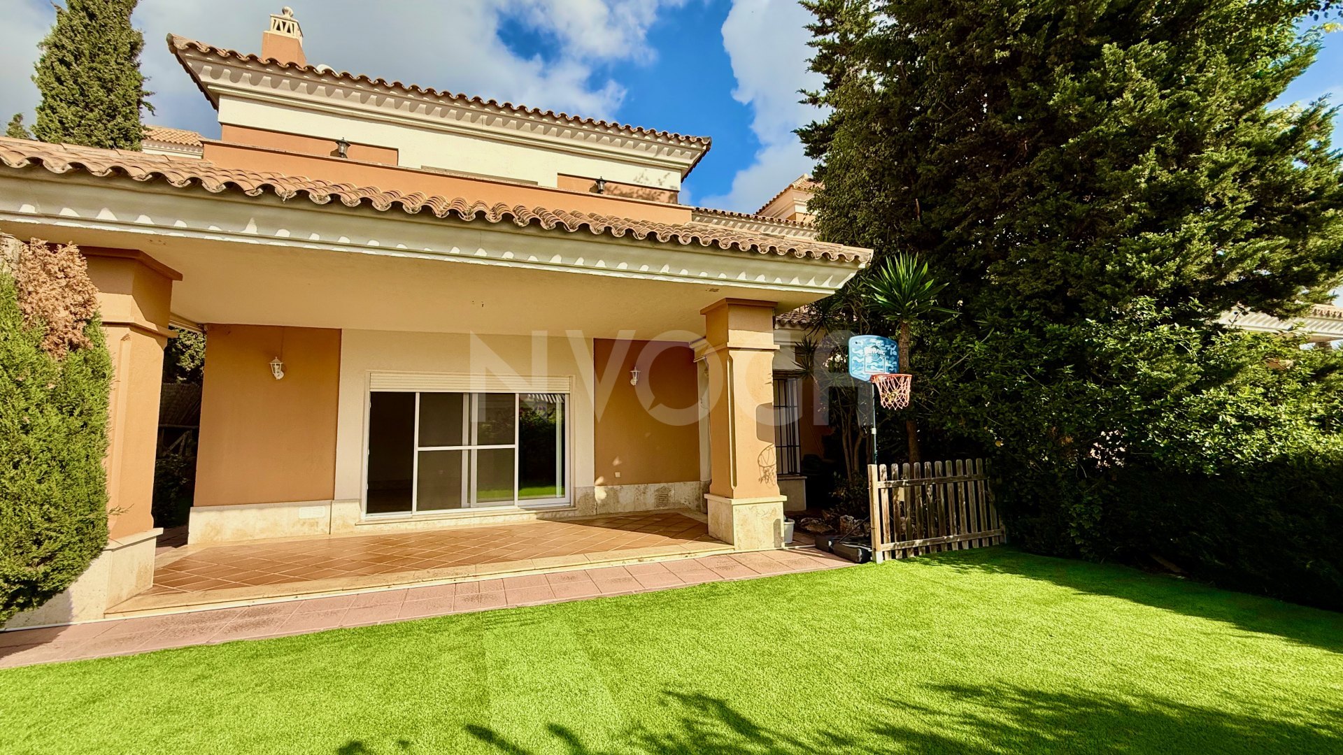 Spectacular Townhouse in Santa Clara Golf - Marbella East, Ready to move in!