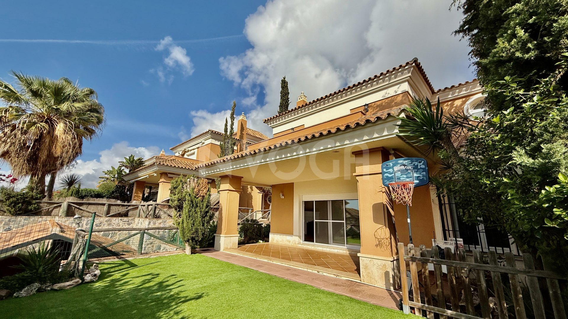 Spectacular Townhouse in Santa Clara Golf - Marbella East, Ready to move in!