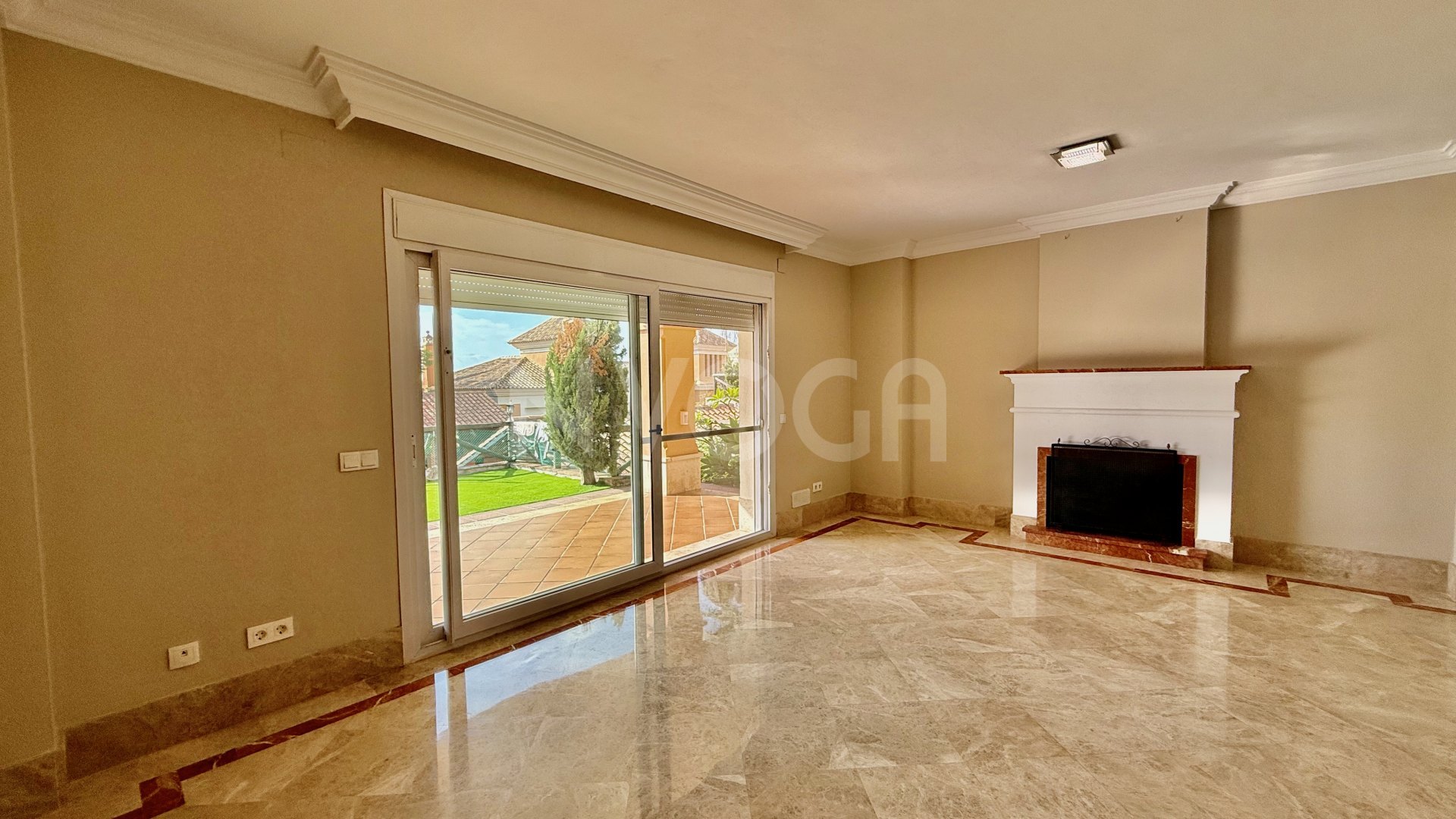 Spectacular Townhouse in Santa Clara Golf - Marbella East, Ready to move in!