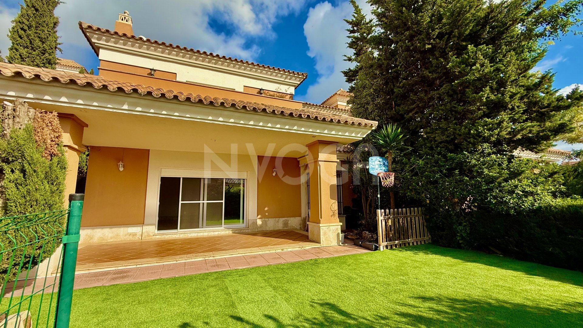 Spectacular Townhouse in Santa Clara Golf - Marbella East, Ready to move in!
