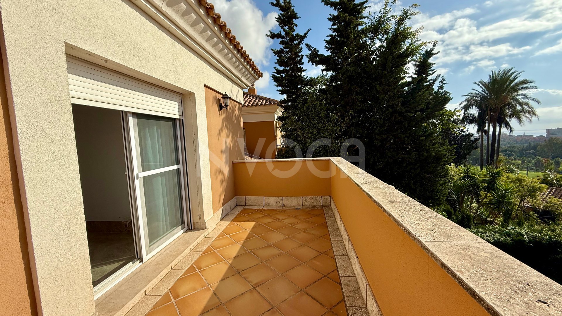Spectacular Townhouse in Santa Clara Golf - Marbella East, Ready to move in!