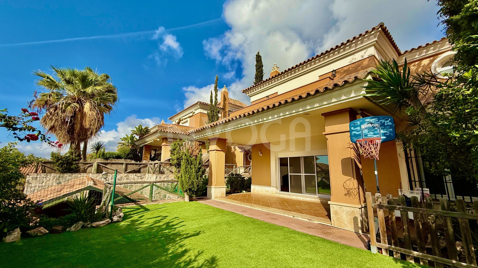 Spectacular Townhouse in Santa Clara Golf - Marbella East, Ready to move in!