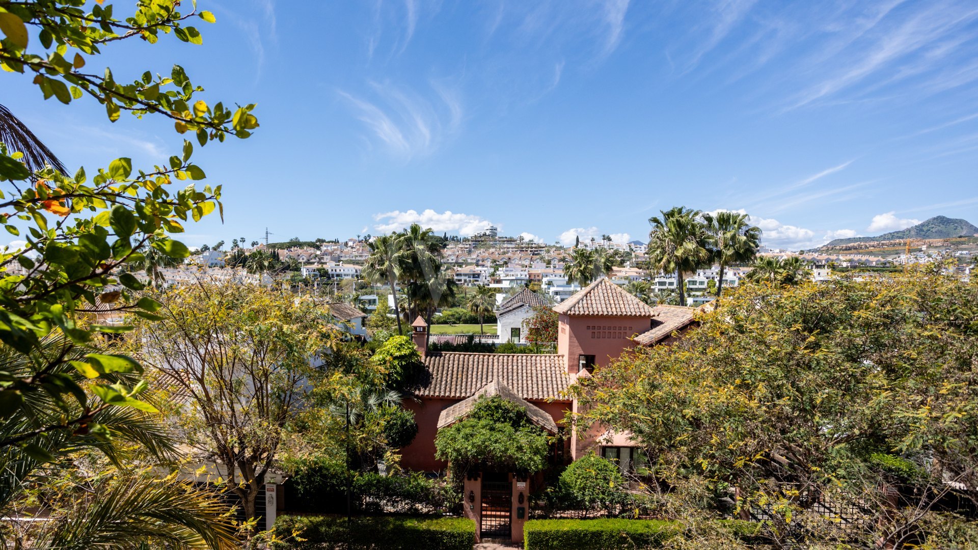 Exclusivo apartamento de larga temporada en El Campanario, Estepona – Lujo, comodidad y seguridad