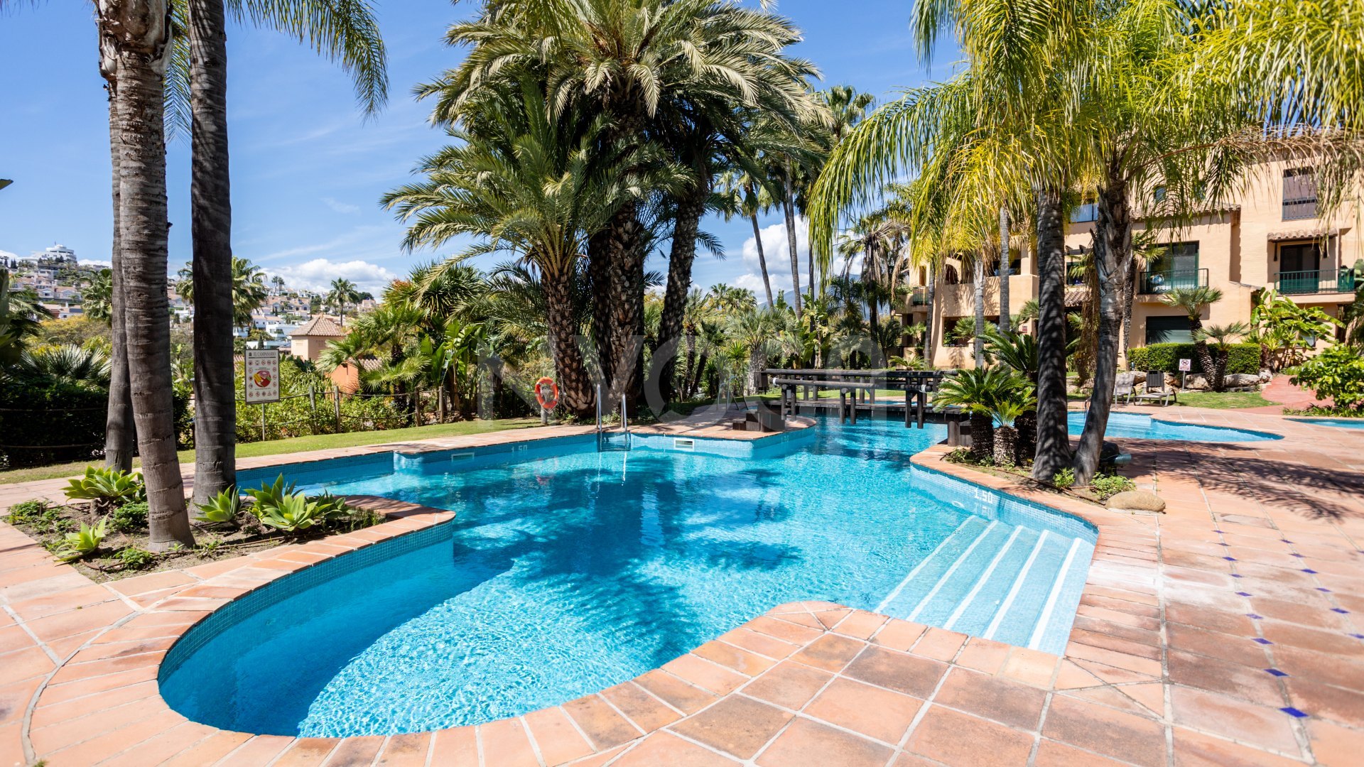 Exclusivo apartamento de larga temporada en El Campanario, Estepona – Lujo, comodidad y seguridad