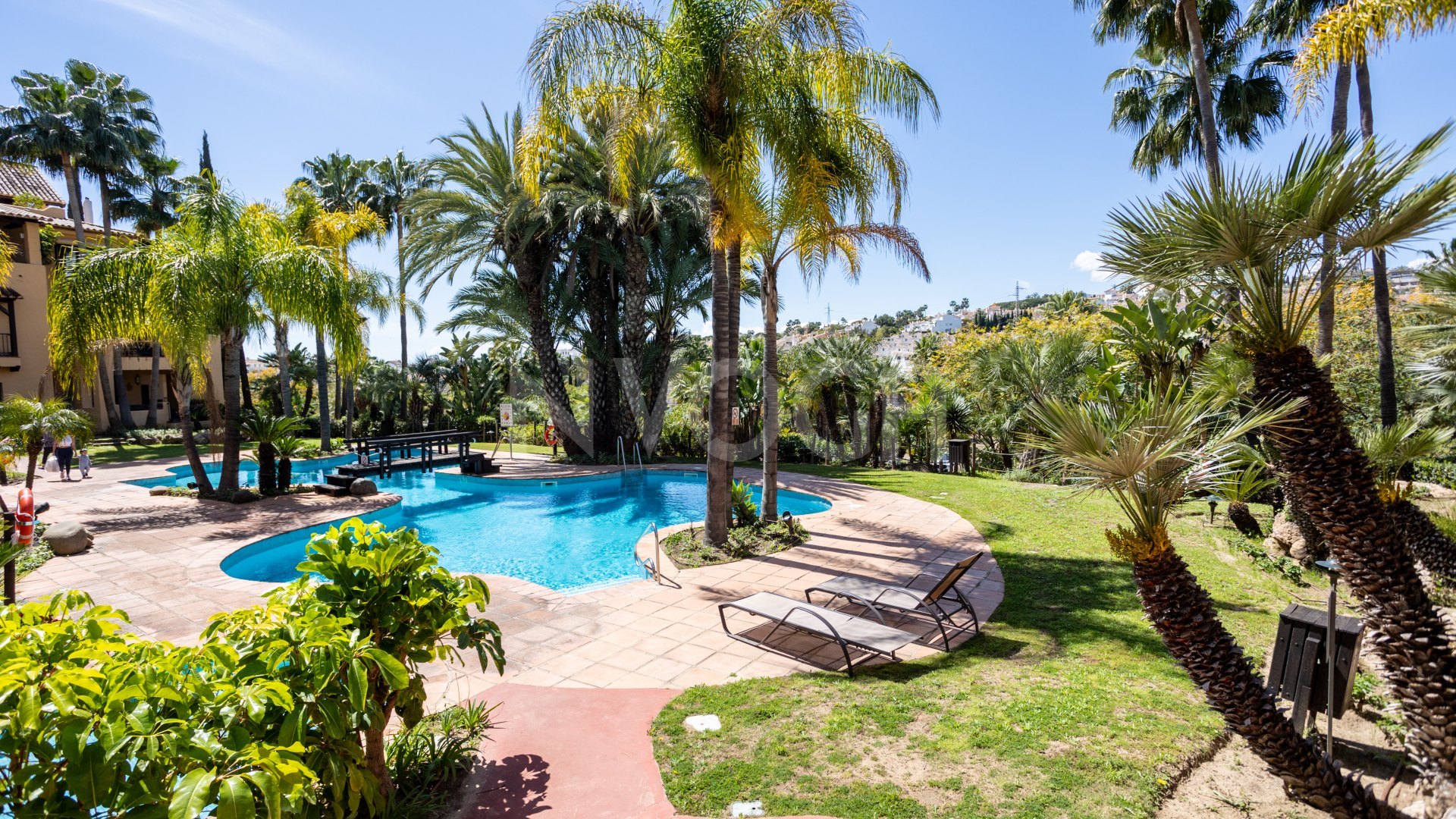 Exclusivo apartamento de larga temporada en El Campanario, Estepona – Lujo, comodidad y seguridad
