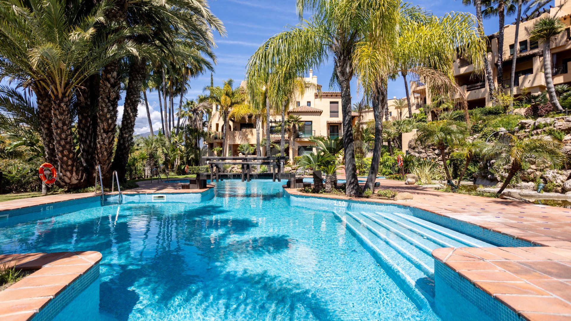 Exclusivo apartamento de larga temporada en El Campanario, Estepona – Lujo, comodidad y seguridad