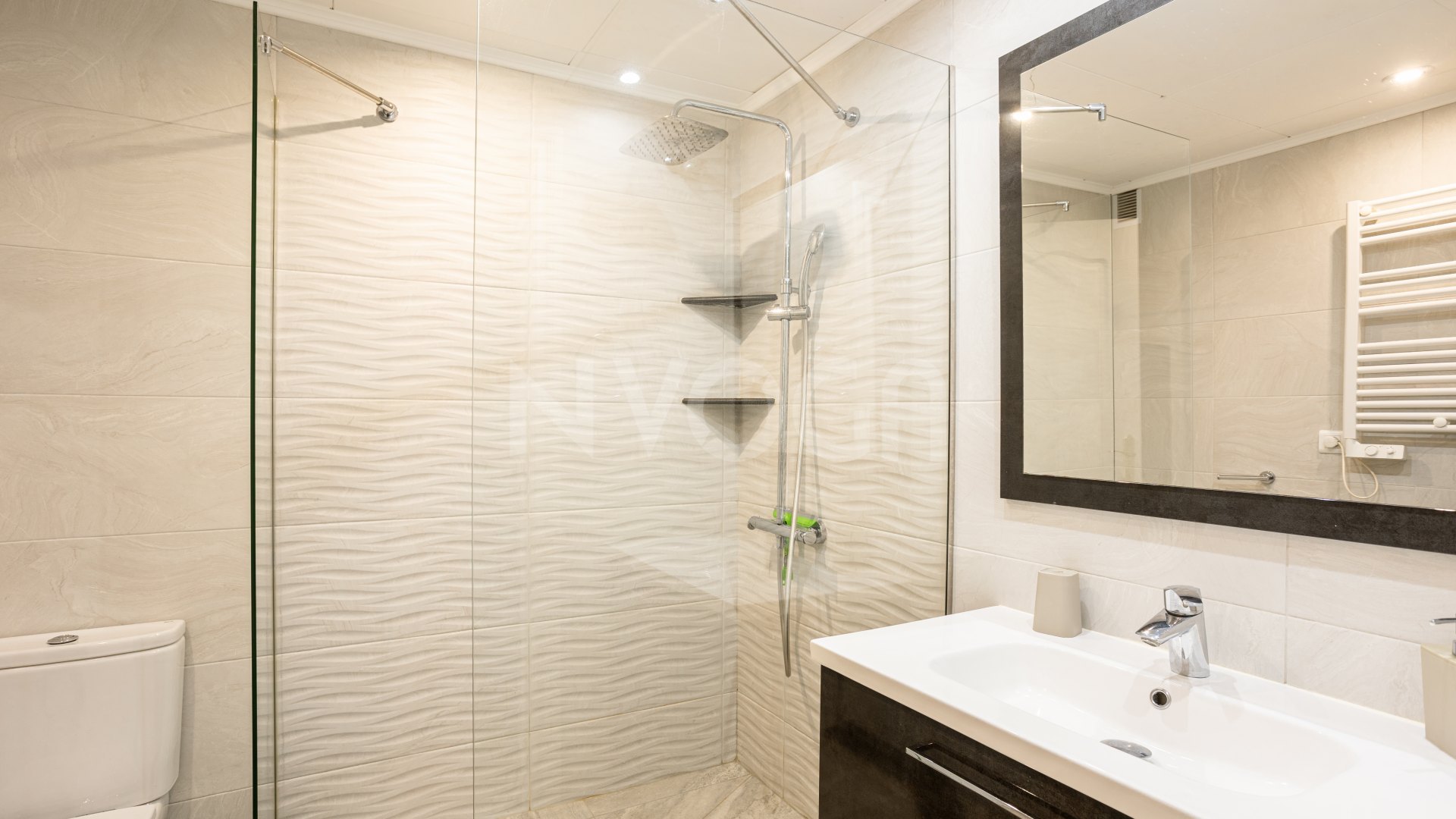 Exclusivo apartamento de larga temporada en El Campanario, Estepona – Lujo, comodidad y seguridad
