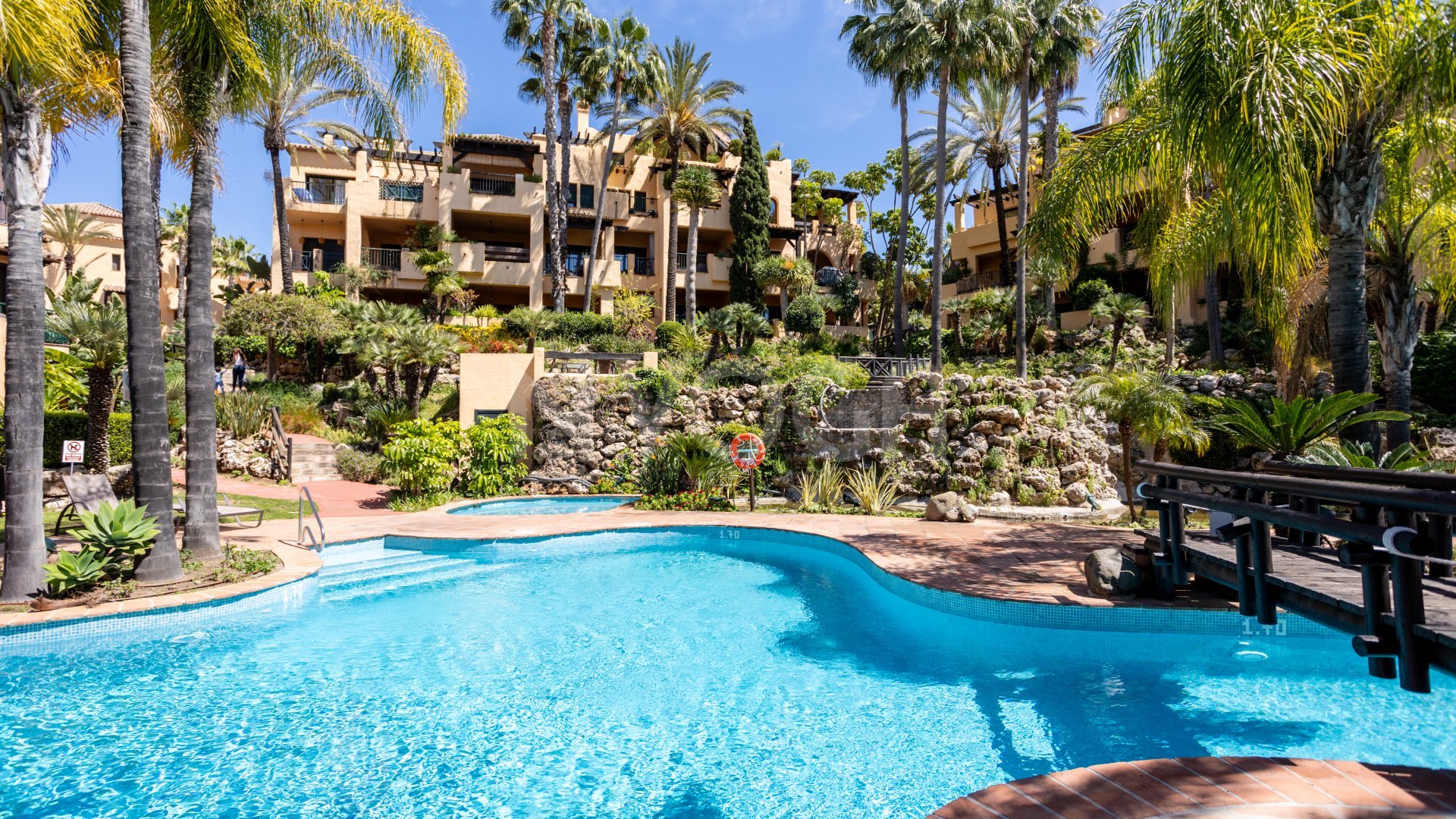 Exclusivo apartamento de larga temporada en El Campanario, Estepona – Lujo, comodidad y seguridad