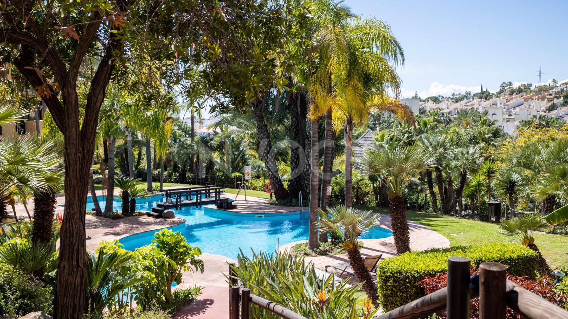 Exclusivo apartamento de larga temporada en El Campanario, Estepona – Lujo, comodidad y seguridad