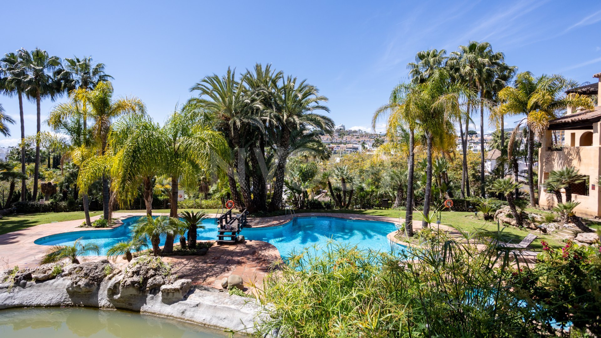 Exclusivo apartamento de larga temporada en El Campanario, Estepona – Lujo, comodidad y seguridad