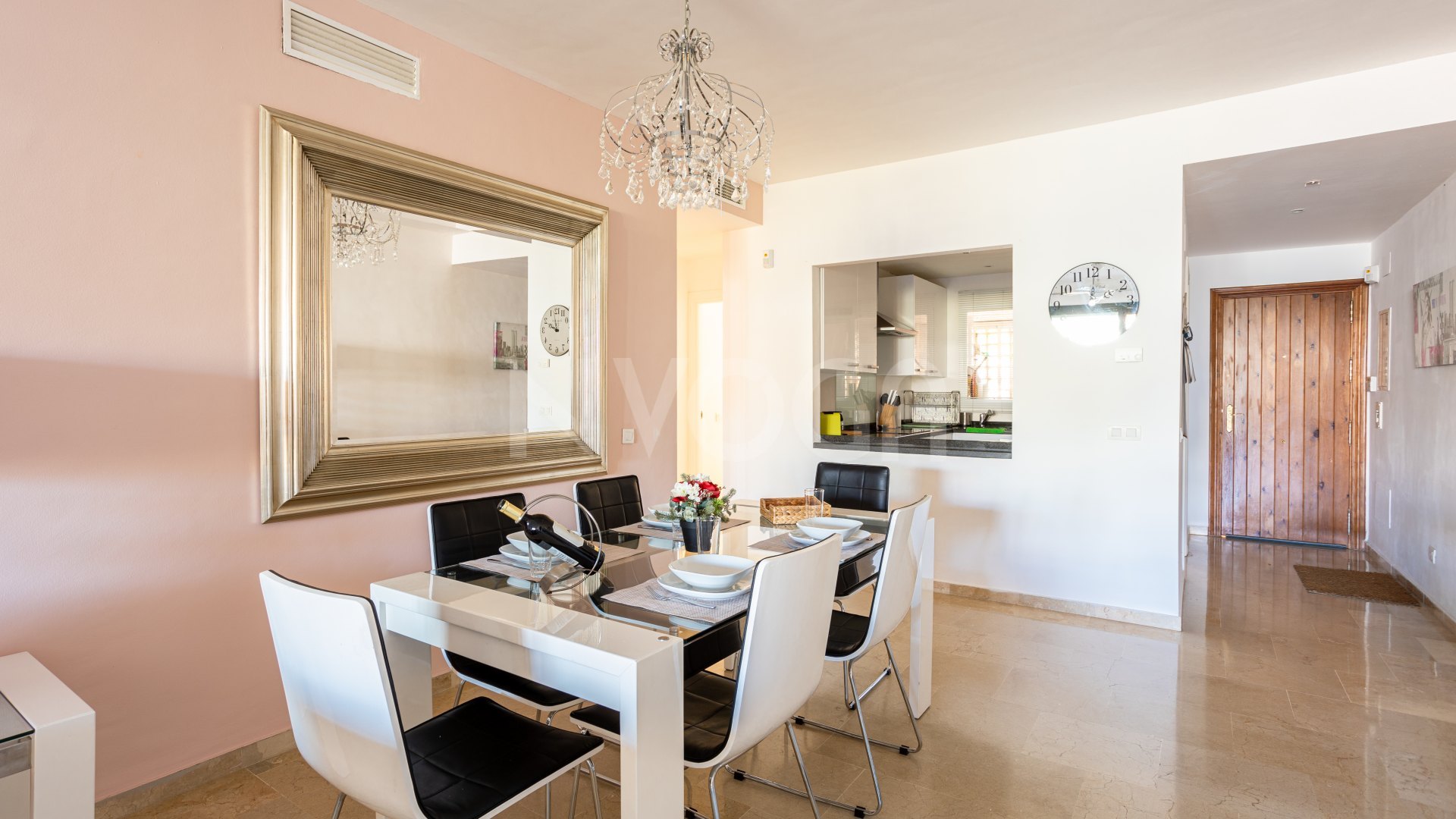 Exclusivo apartamento de larga temporada en El Campanario, Estepona – Lujo, comodidad y seguridad