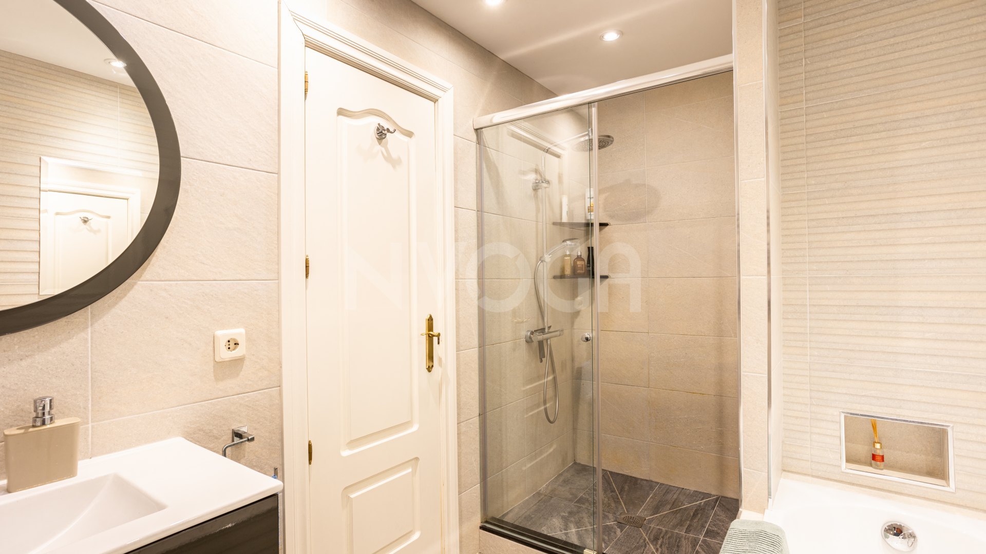 Exclusivo apartamento de larga temporada en El Campanario, Estepona – Lujo, comodidad y seguridad