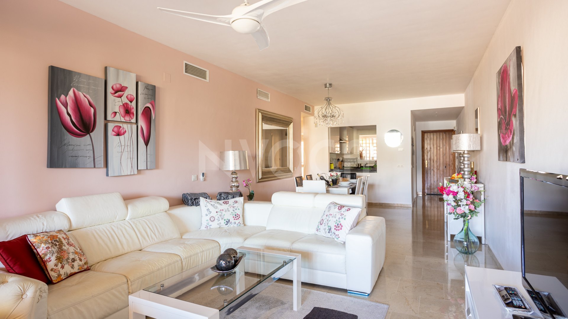 Exclusivo apartamento de larga temporada en El Campanario, Estepona – Lujo, comodidad y seguridad