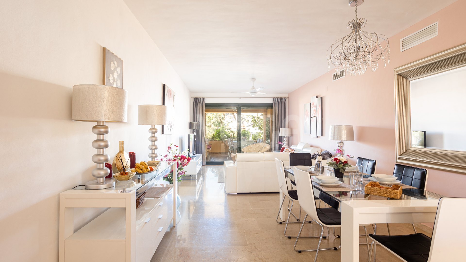 Exclusivo apartamento de larga temporada en El Campanario, Estepona – Lujo, comodidad y seguridad