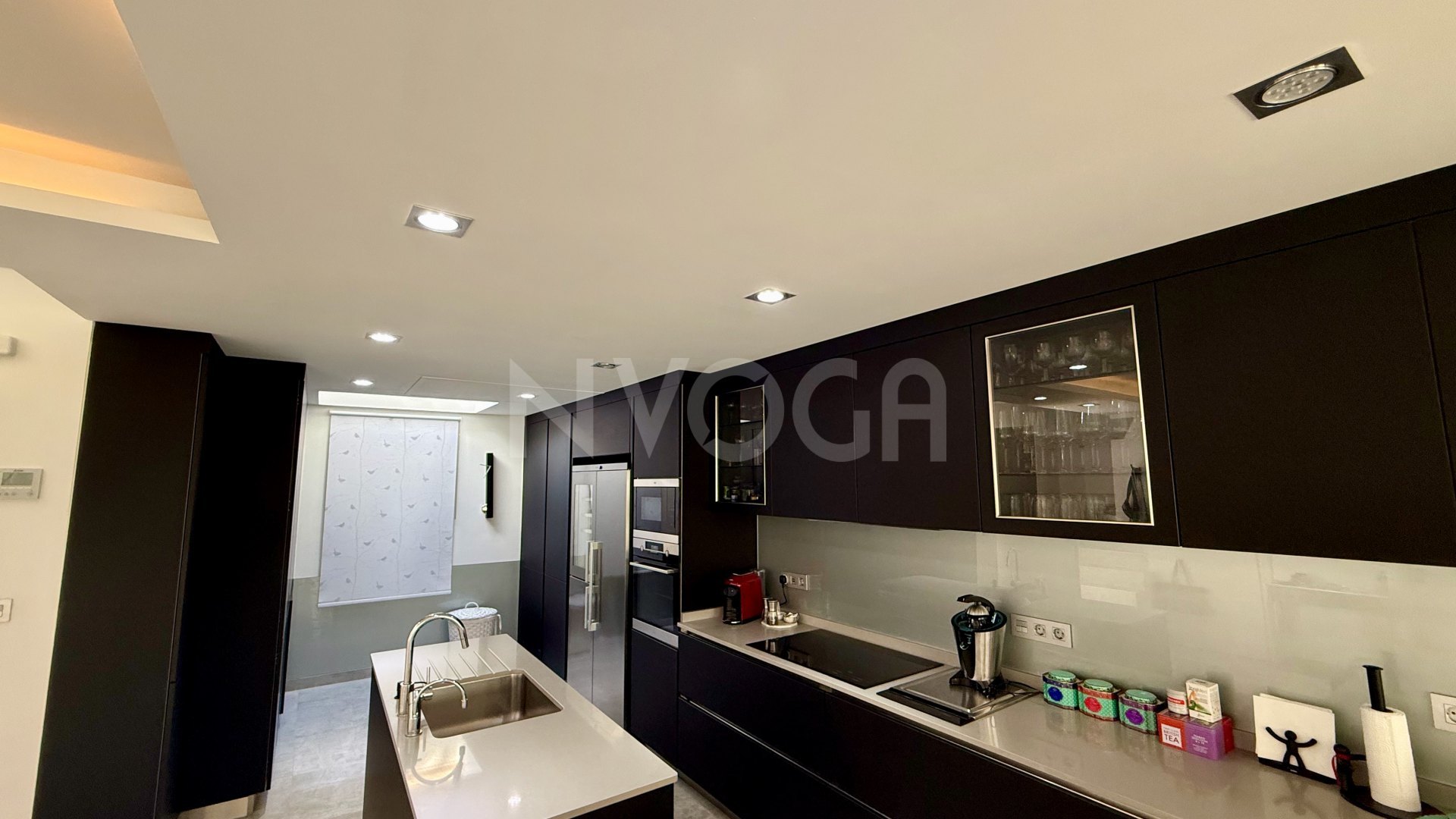 Magnificent front line beach townhouse, located in Bahia de Marbella, Marbella East.
