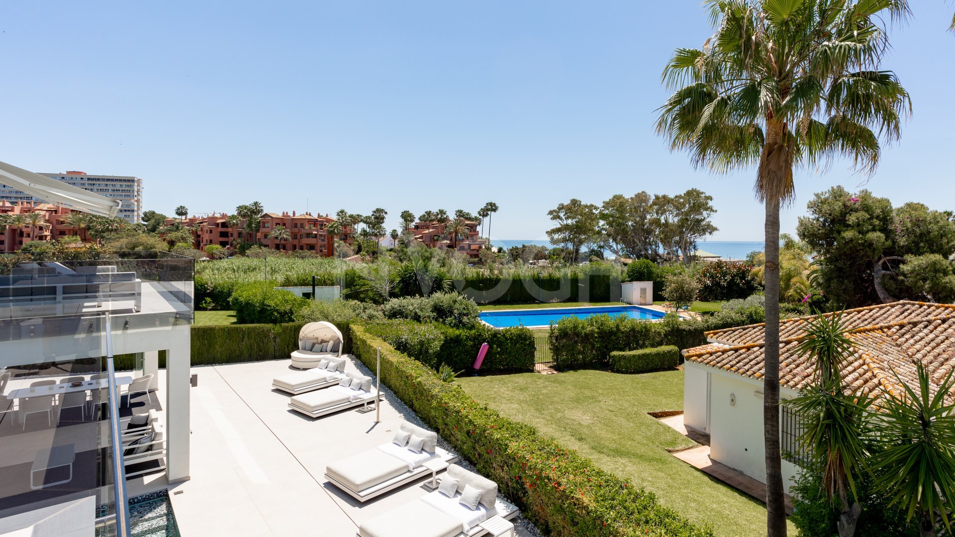 Spectacular villa with sea views located in Los Monteros, one of the most exclusive areas of Marbella.