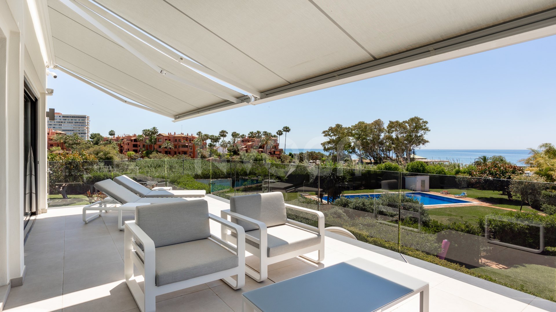 Spectacular villa with sea views located in Los Monteros, one of the most exclusive areas of Marbella.