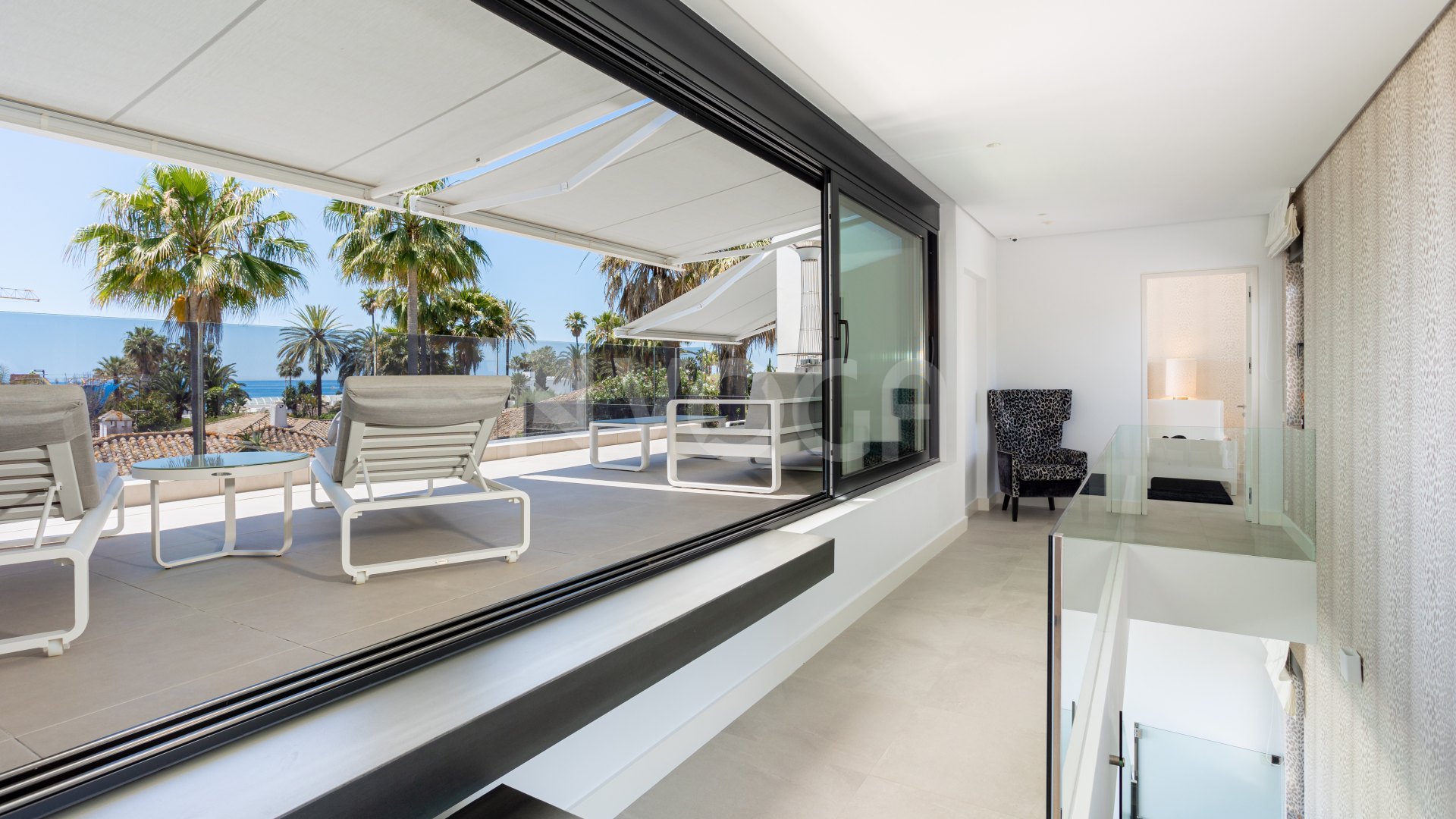 Spectacular villa with sea views located in Los Monteros, one of the most exclusive areas of Marbella.