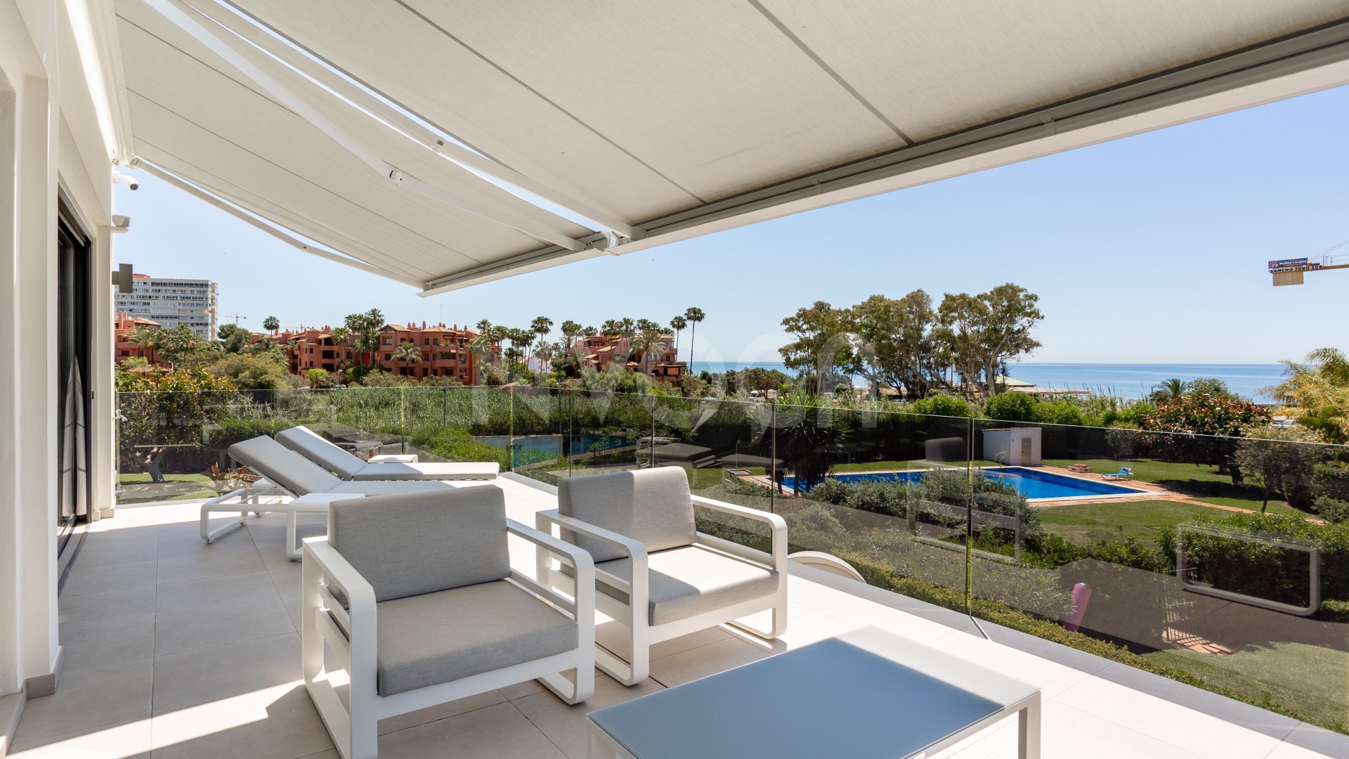 Spectacular villa with sea views located in Los Monteros, one of the most exclusive areas of Marbella.