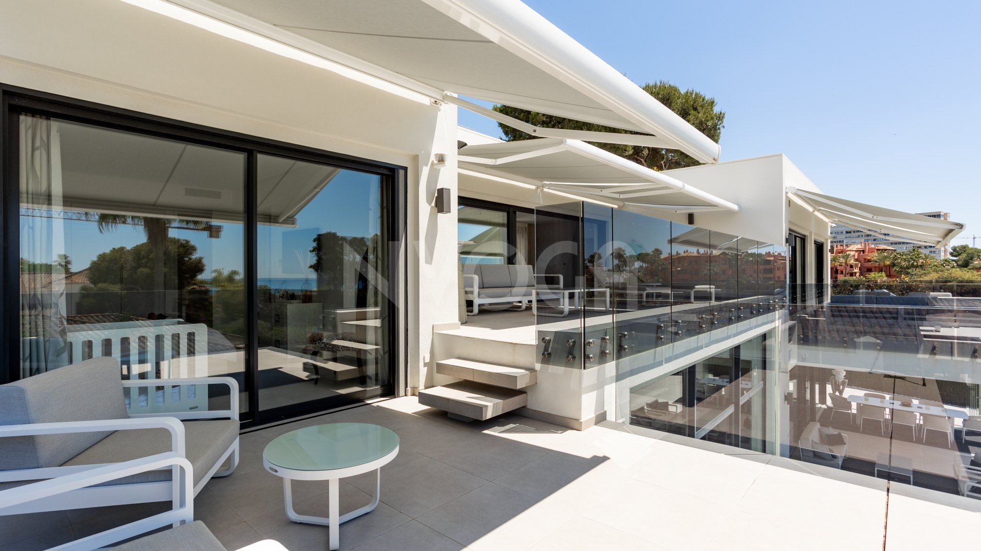 Spectacular villa with sea views located in Los Monteros, one of the most exclusive areas of Marbella.