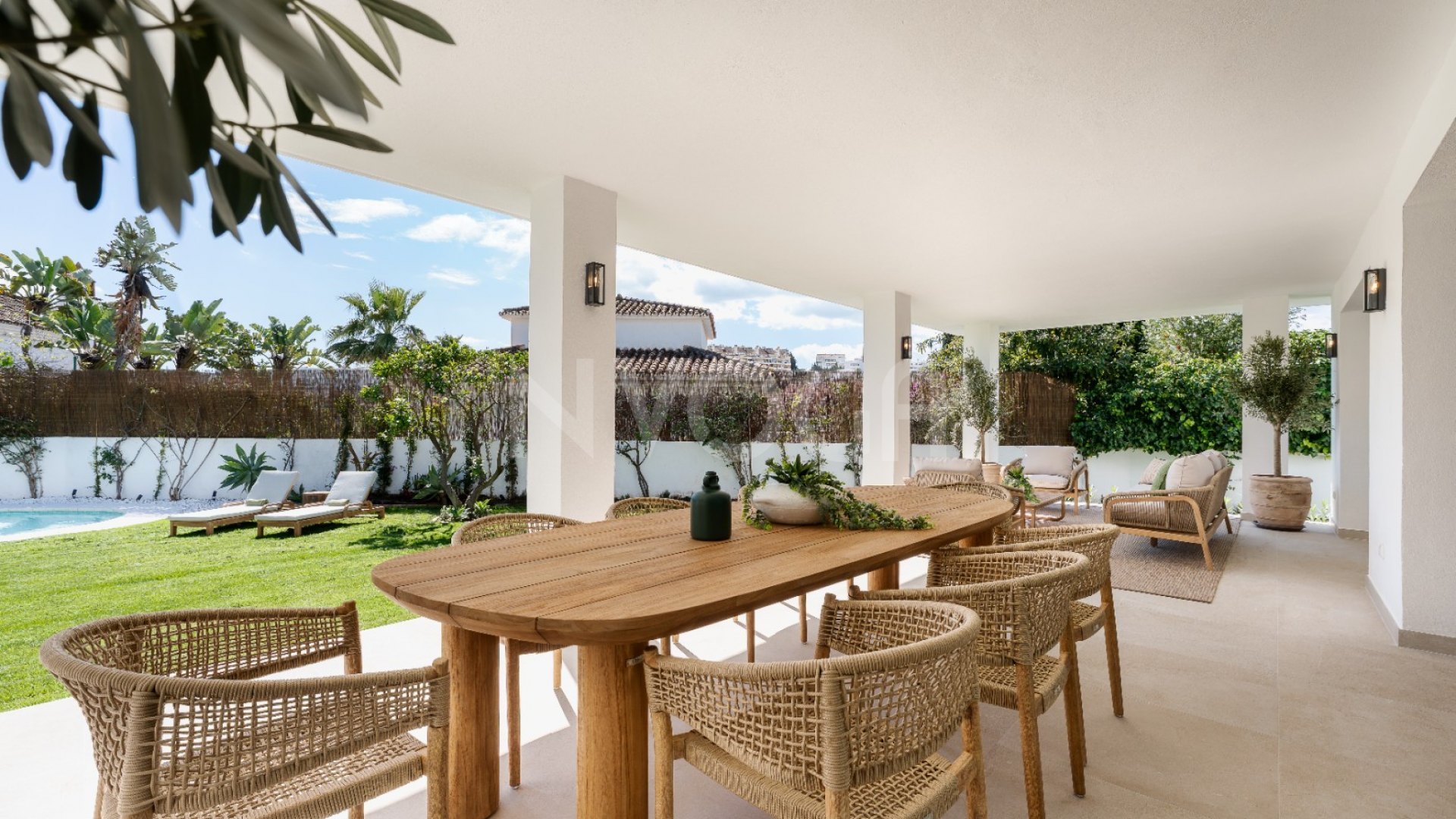 Newly renovated villa located in Atalaya de Rio Verde Nueva Andalucia.
