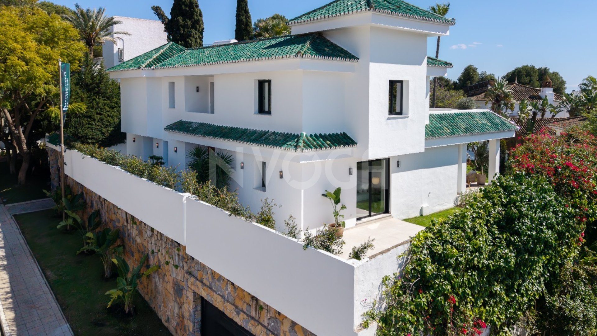 Newly renovated villa located in Atalaya de Rio Verde Nueva Andalucia.