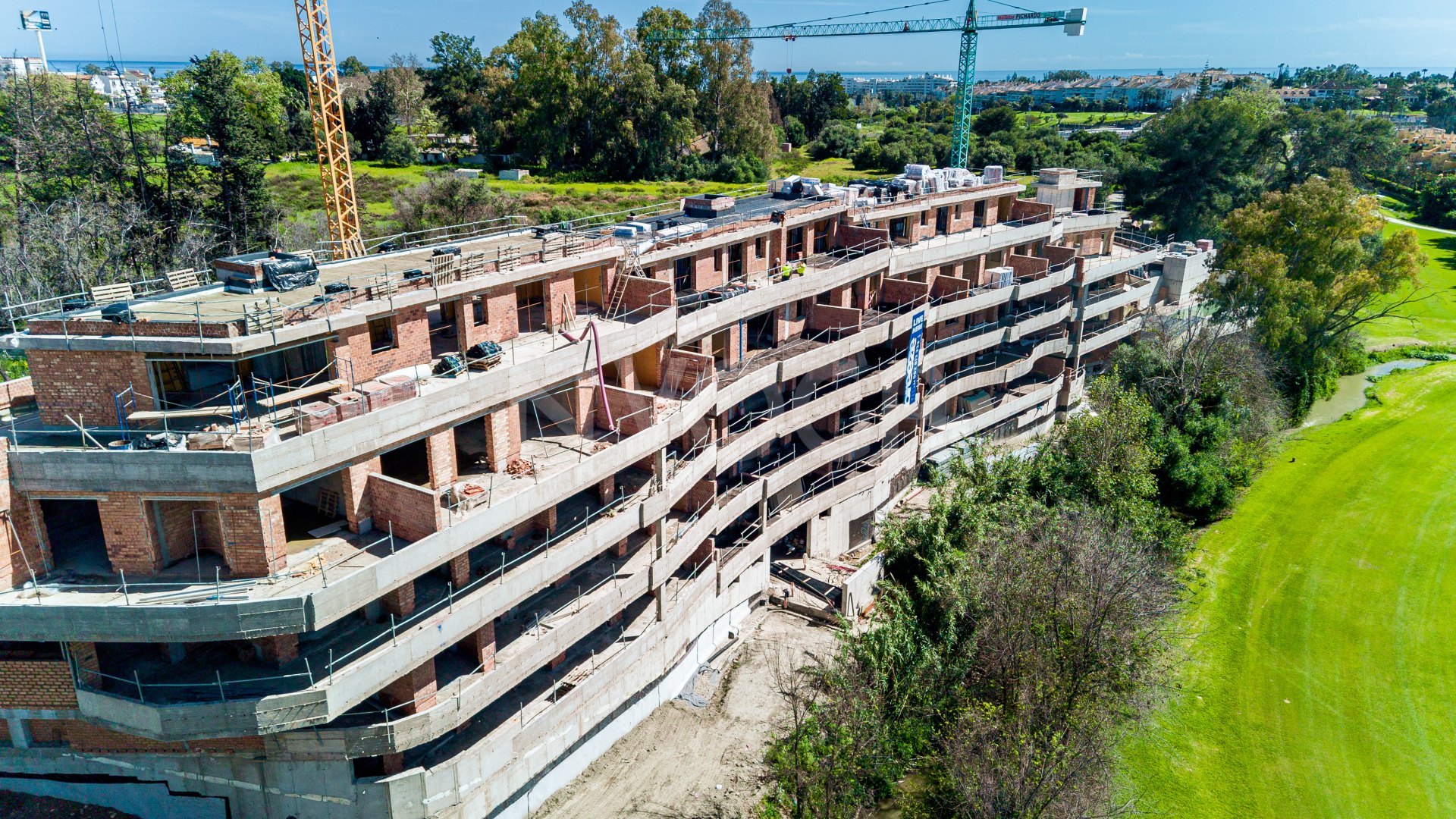 UNDER CONSTRUCTION. Beautiful front line golf penthouse in Guadalmina, Marbella.