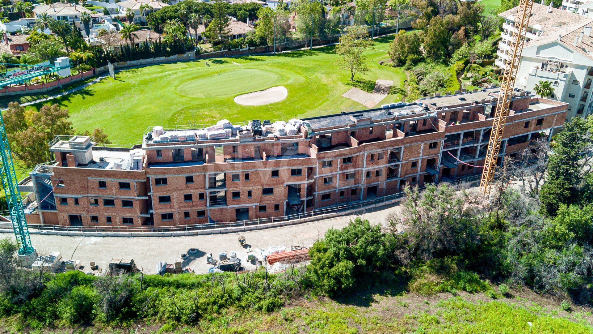 UNDER CONSTRUCTION. Beautiful front line golf penthouse in Guadalmina, Marbella.