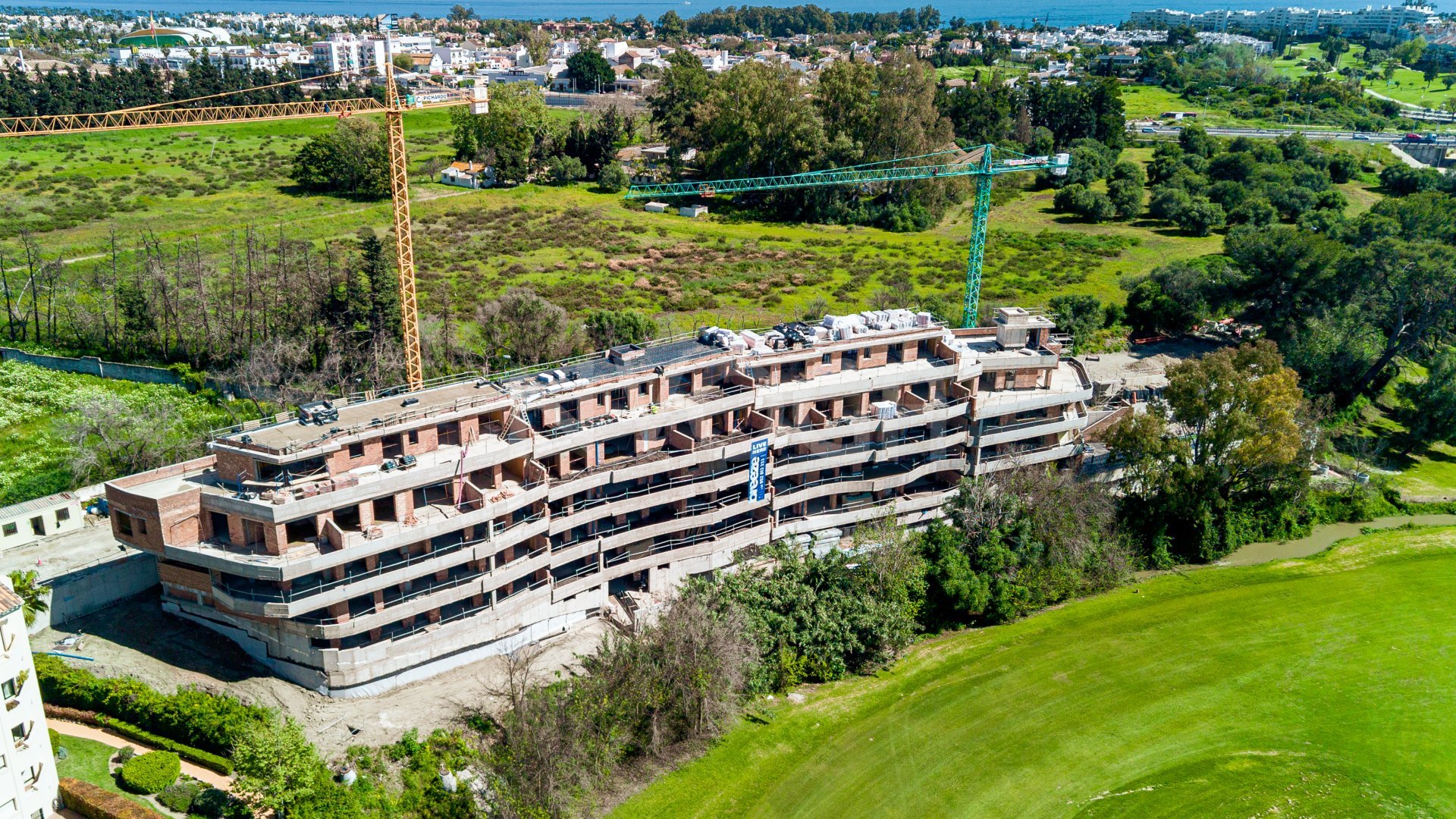 UNDER CONSTRUCTION. Beautiful front line golf penthouse in Guadalmina, Marbella.