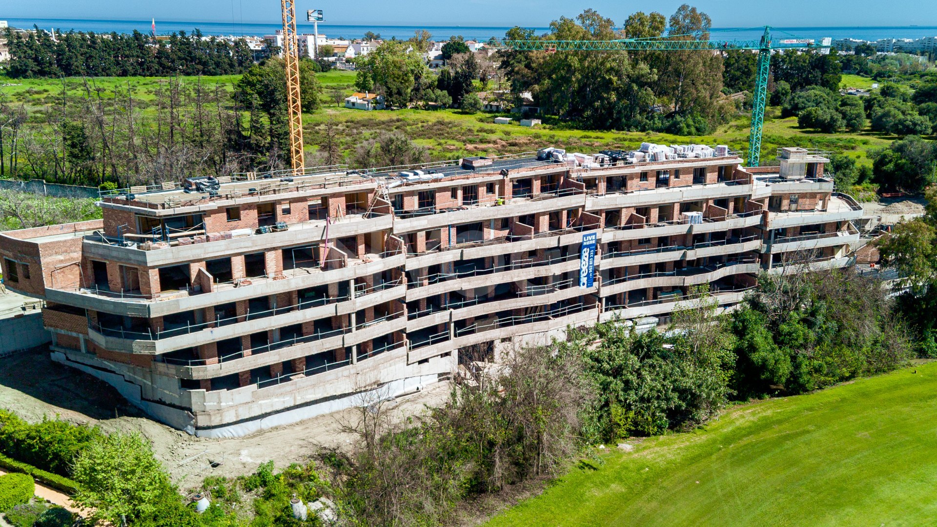 UNDER CONSTRUCTION. Beautiful front line golf penthouse in Guadalmina, Marbella.