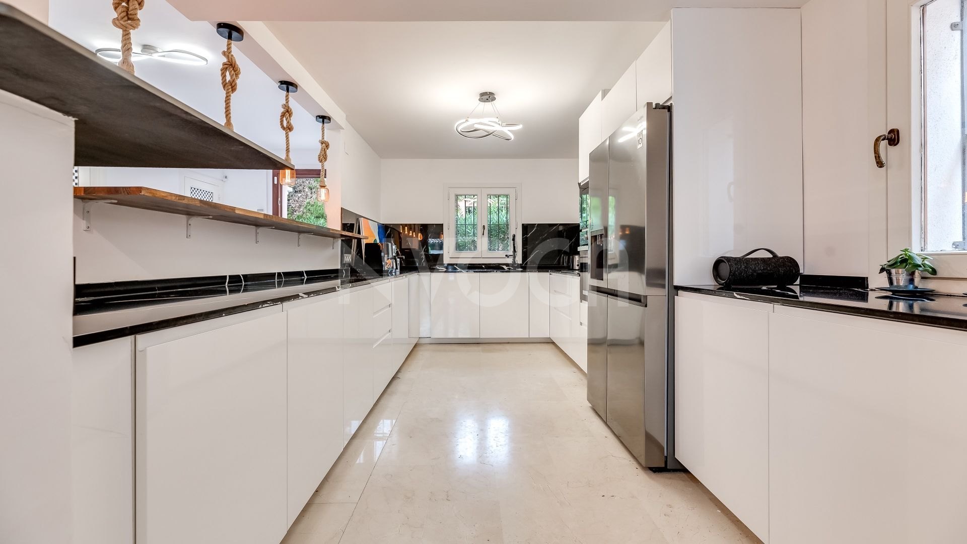 Precioso adosado de 6 habitaciones en Marbelah Pueblo, Marbella