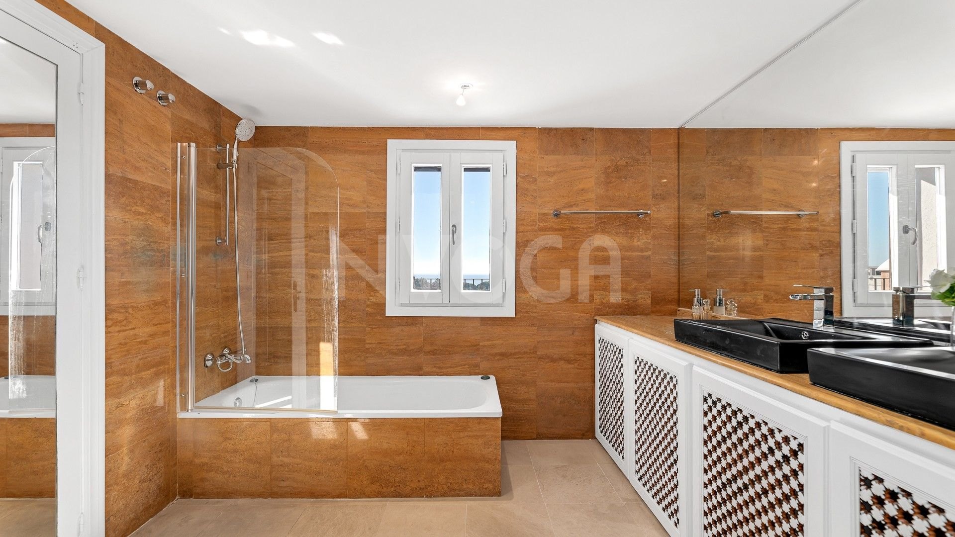 Precioso adosado de 6 habitaciones en Marbelah Pueblo, Marbella